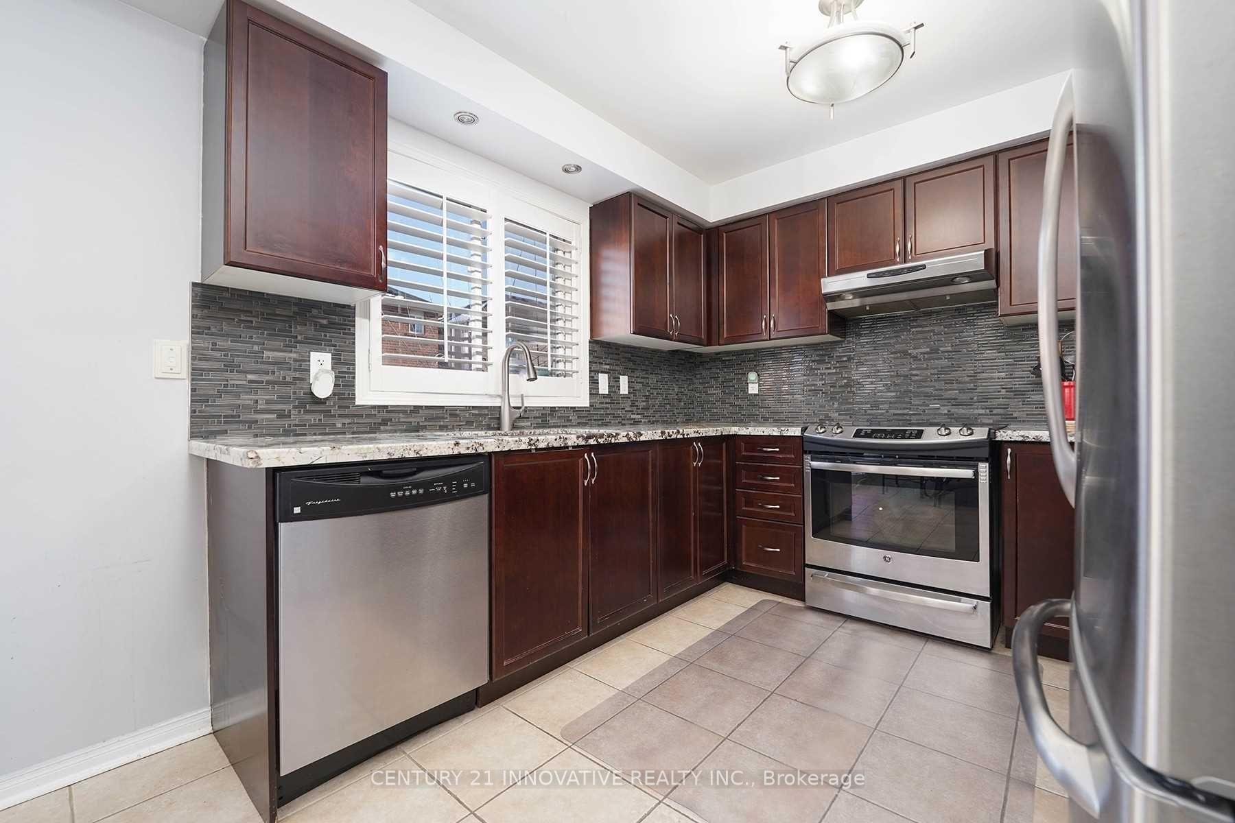 Photo 6 of 97 Hollingsworth Circle, Brampton, Fletcher's Meadow — HOMEH