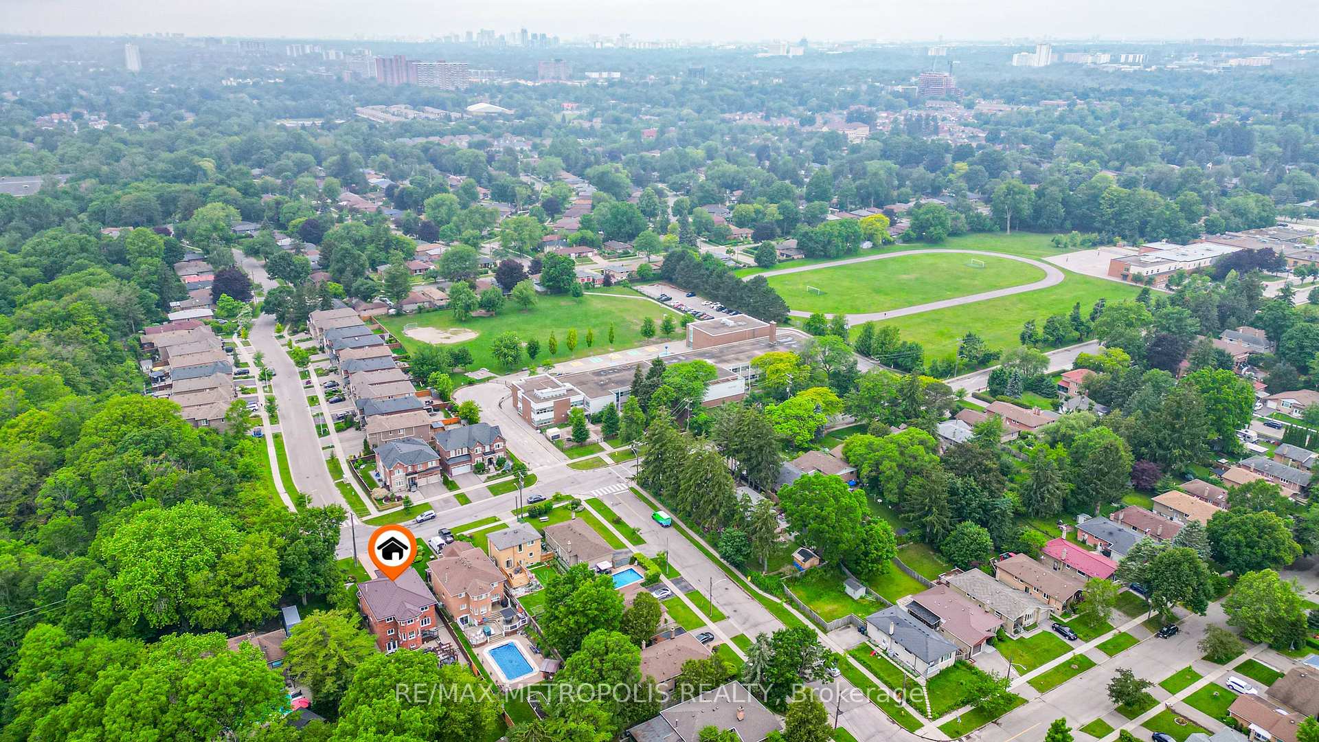 Photo 4 of 37 Bennett Road, Scarborough, West Hill — HOMEH