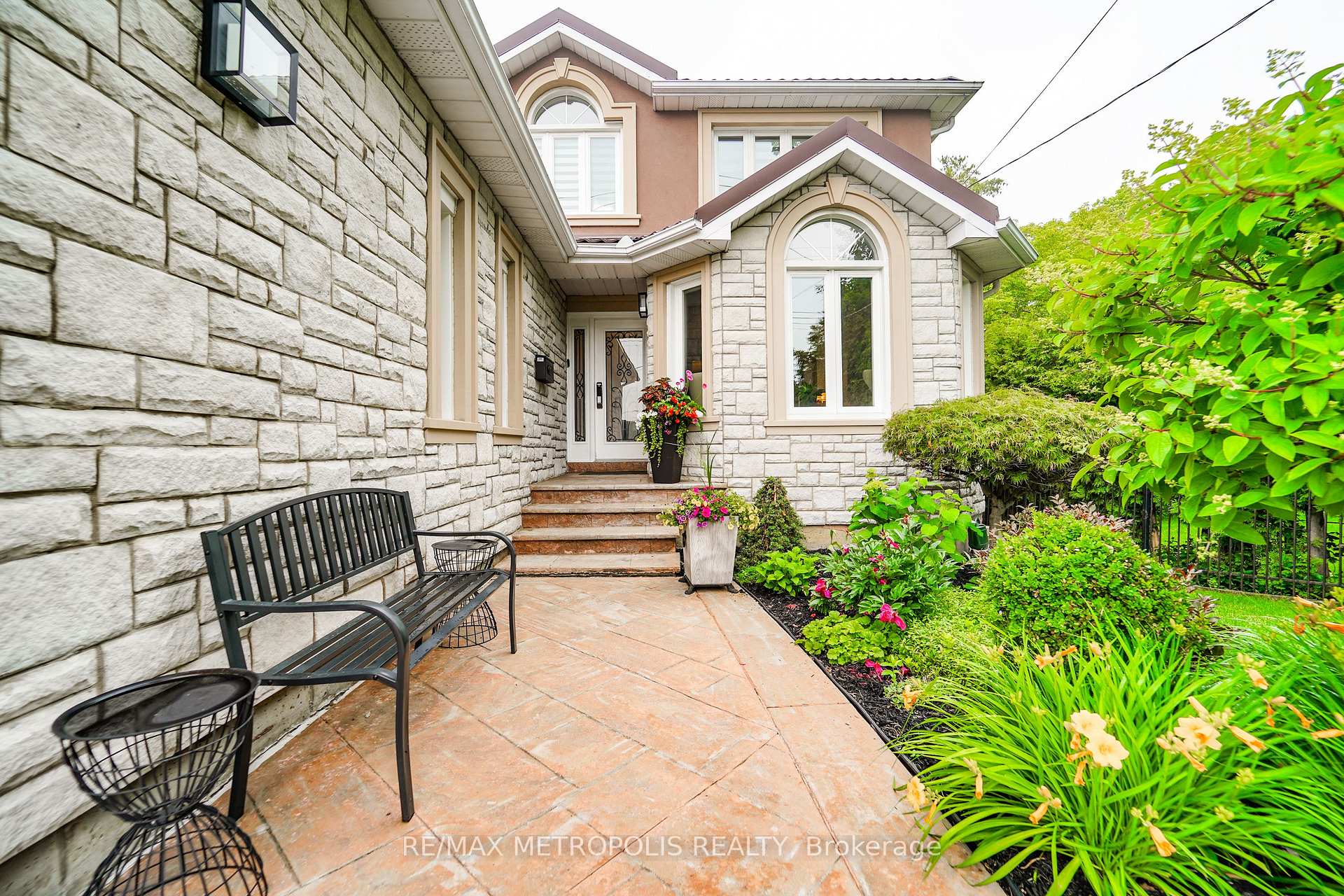 Photo 10 of 37 Bennett Road, Scarborough, West Hill — HOMEH