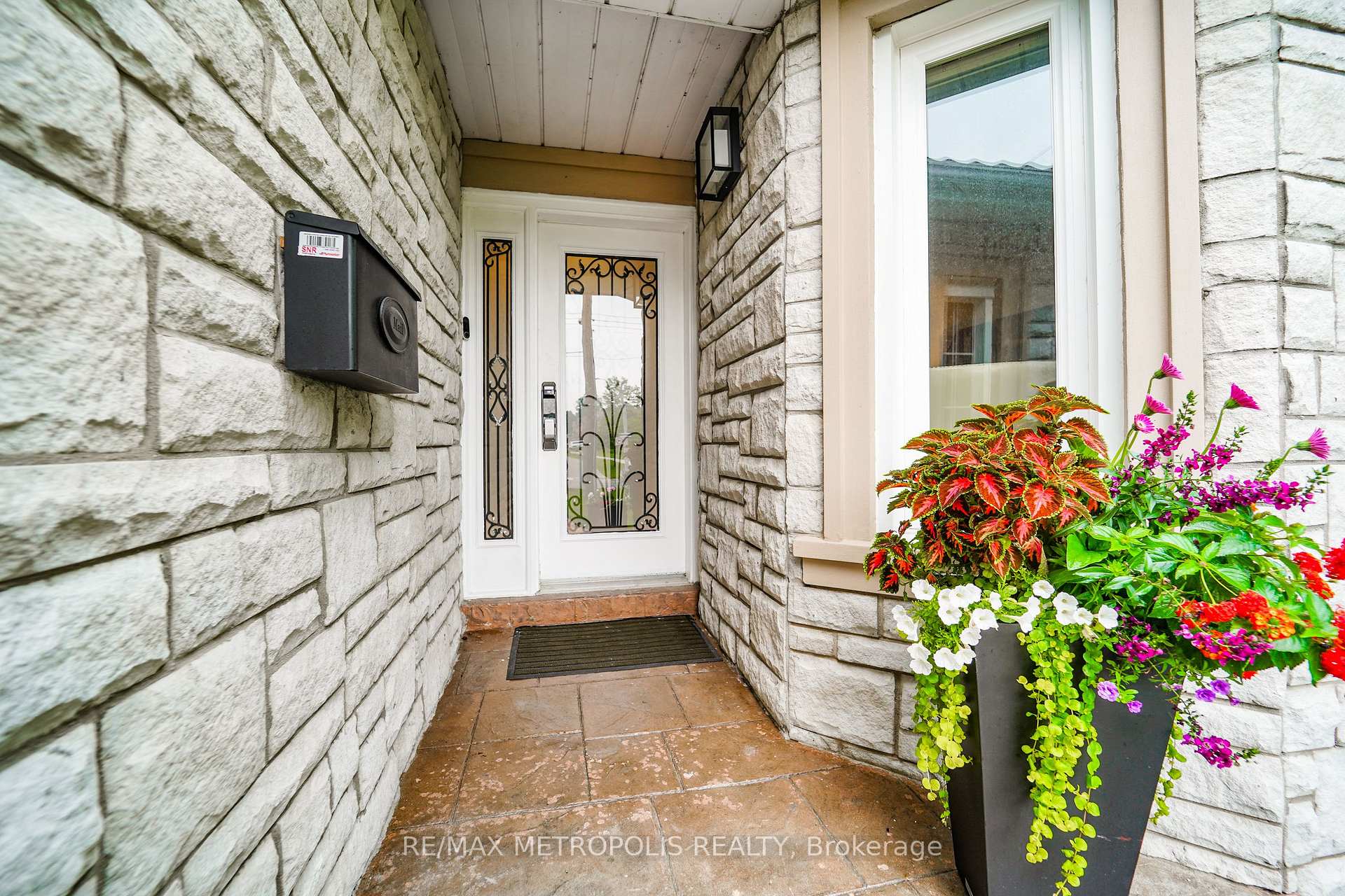 Photo 11 of 37 Bennett Road, Scarborough, West Hill — HOMEH