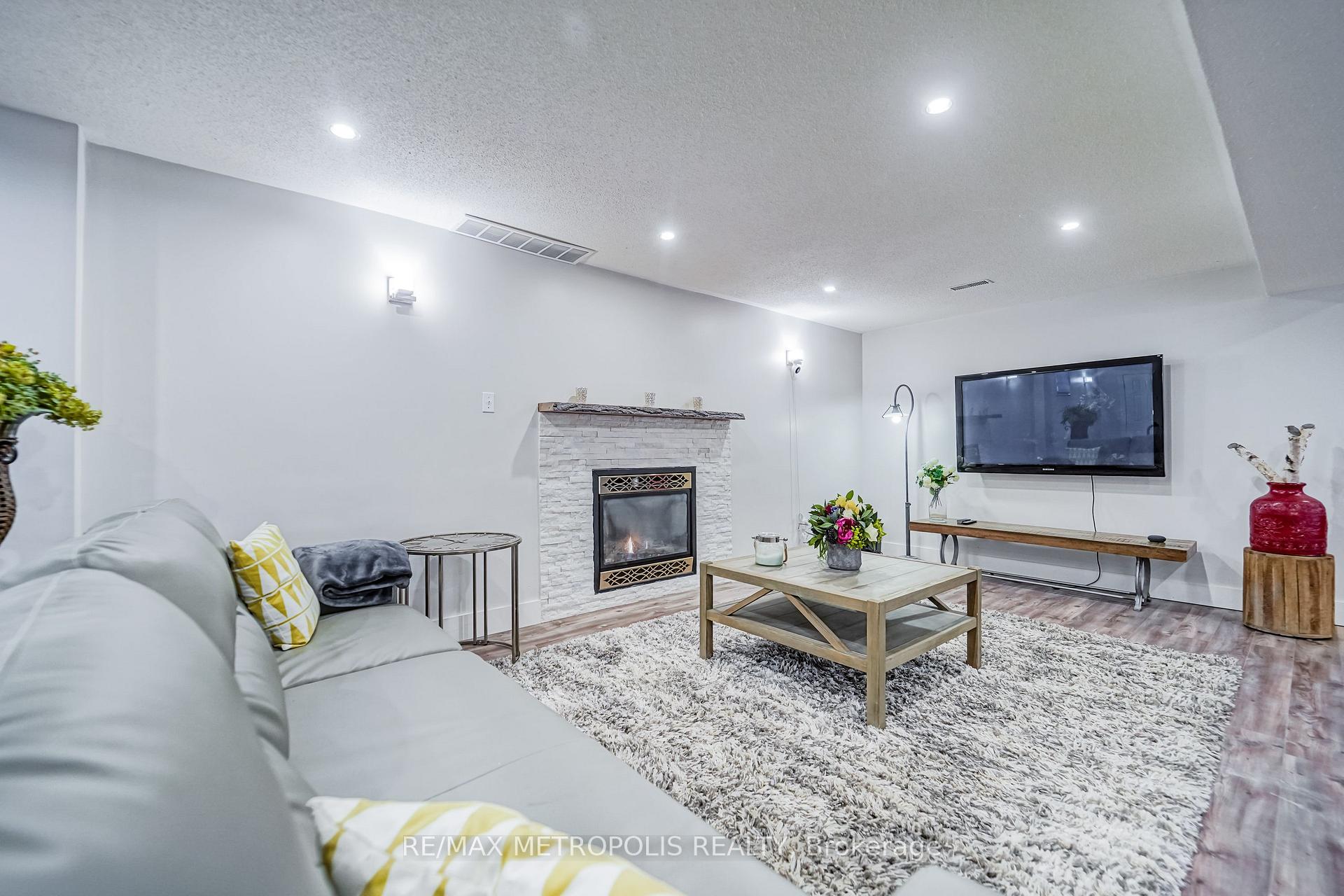 Photo 46 of 37 Bennett Road, Scarborough, West Hill — HOMEH