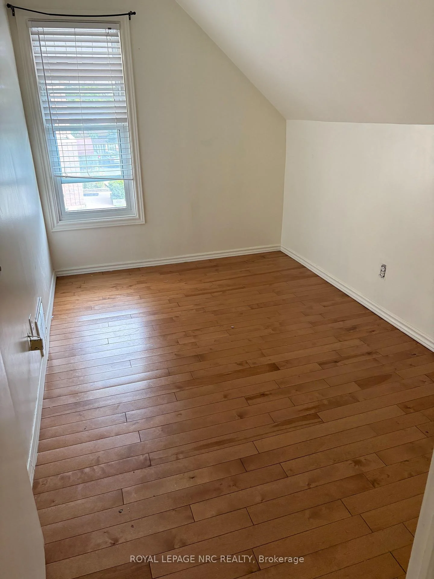 Photo 10 of 42 North Street, St. Catharines, Downtown — HOMEH