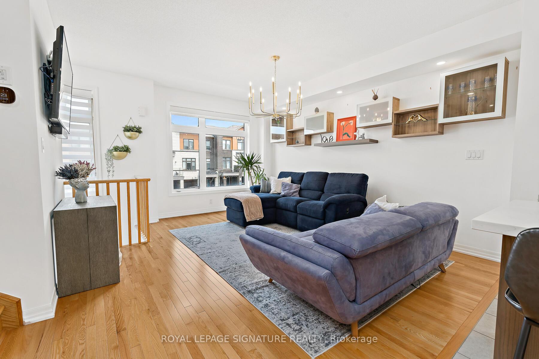 Photo 5 of 168 Tango Crescent, Newmarket, Woodland Hill — HOMEH