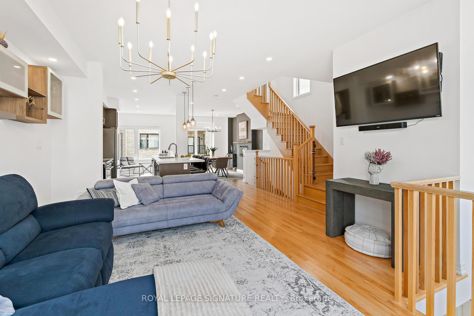 Photo 6 of 168 Tango Crescent, Newmarket, Woodland Hill — HOMEH