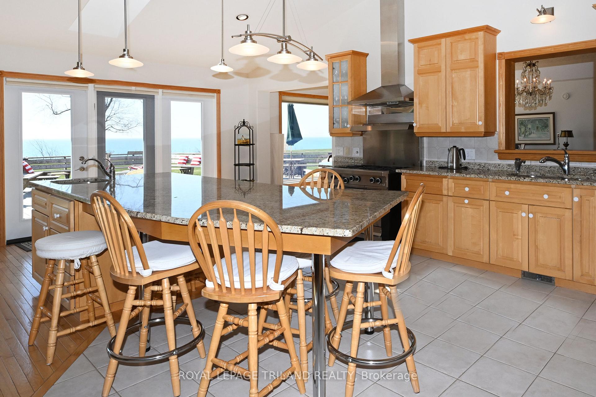 Photo 7 of 7154 Talbot Trail, Chatham-Kent, Blenheim — HOMEH