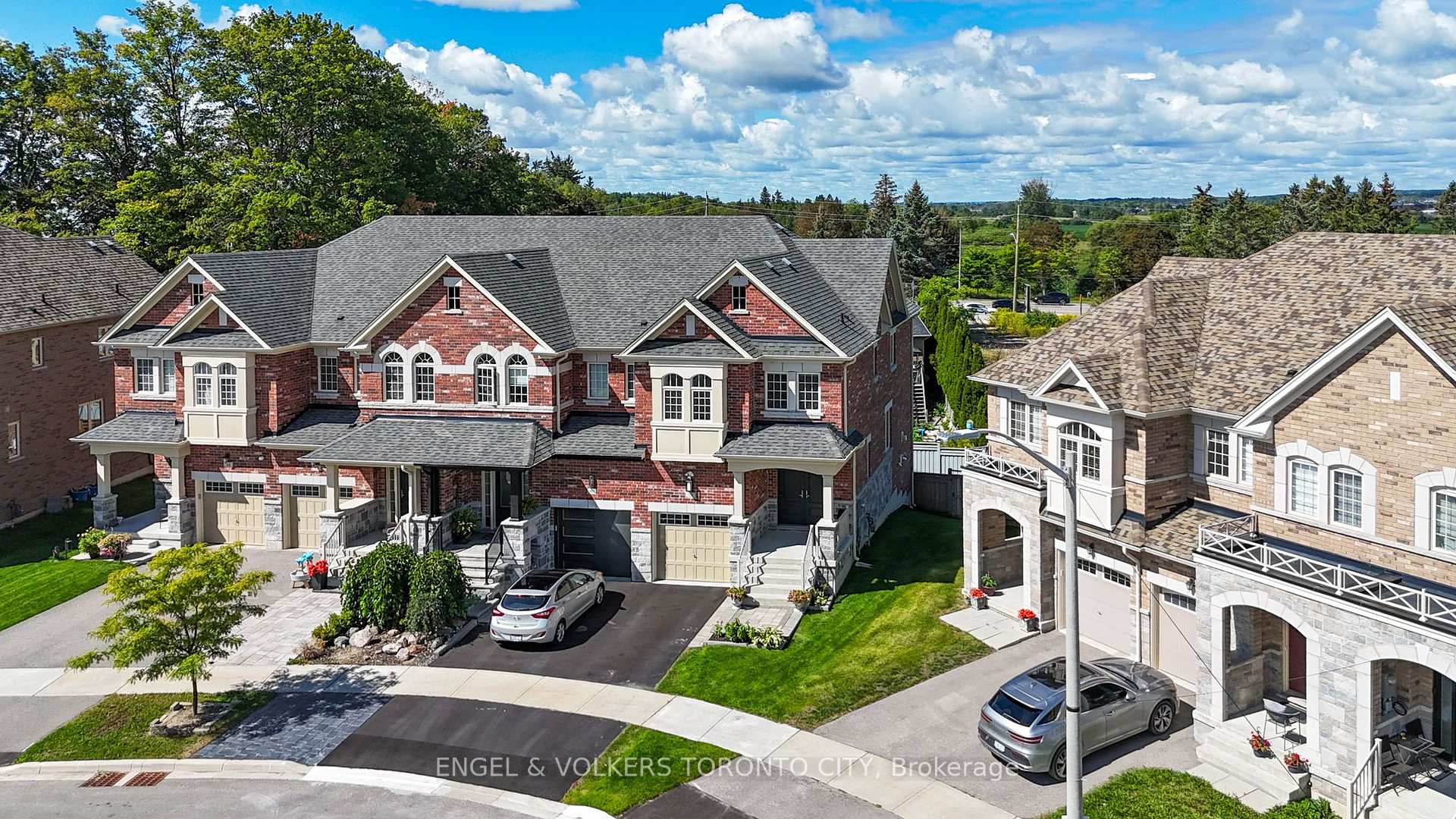 Photo 4 of 78 Drizzel Crescent, Richmond Hill, Oak Ridges — HOMEH