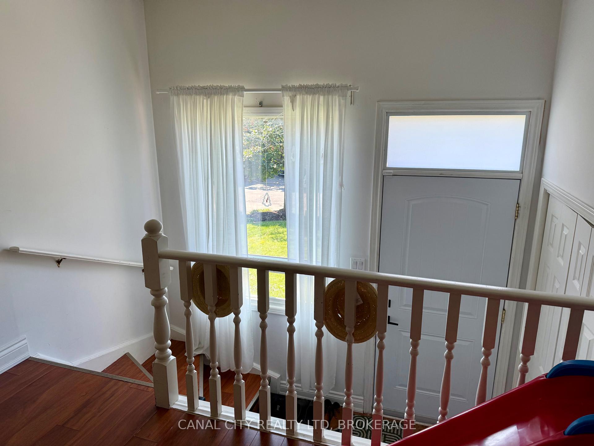 Photo 2 of 29 Baxter Crescent, Thorold, Confederation Heights — HOMEH