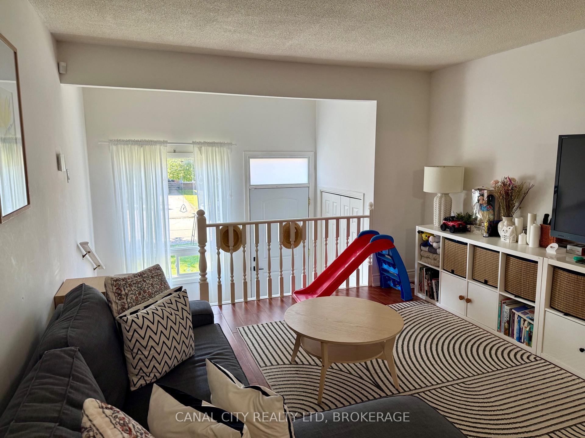 Photo 3 of 29 Baxter Crescent, Thorold, Confederation Heights — HOMEH