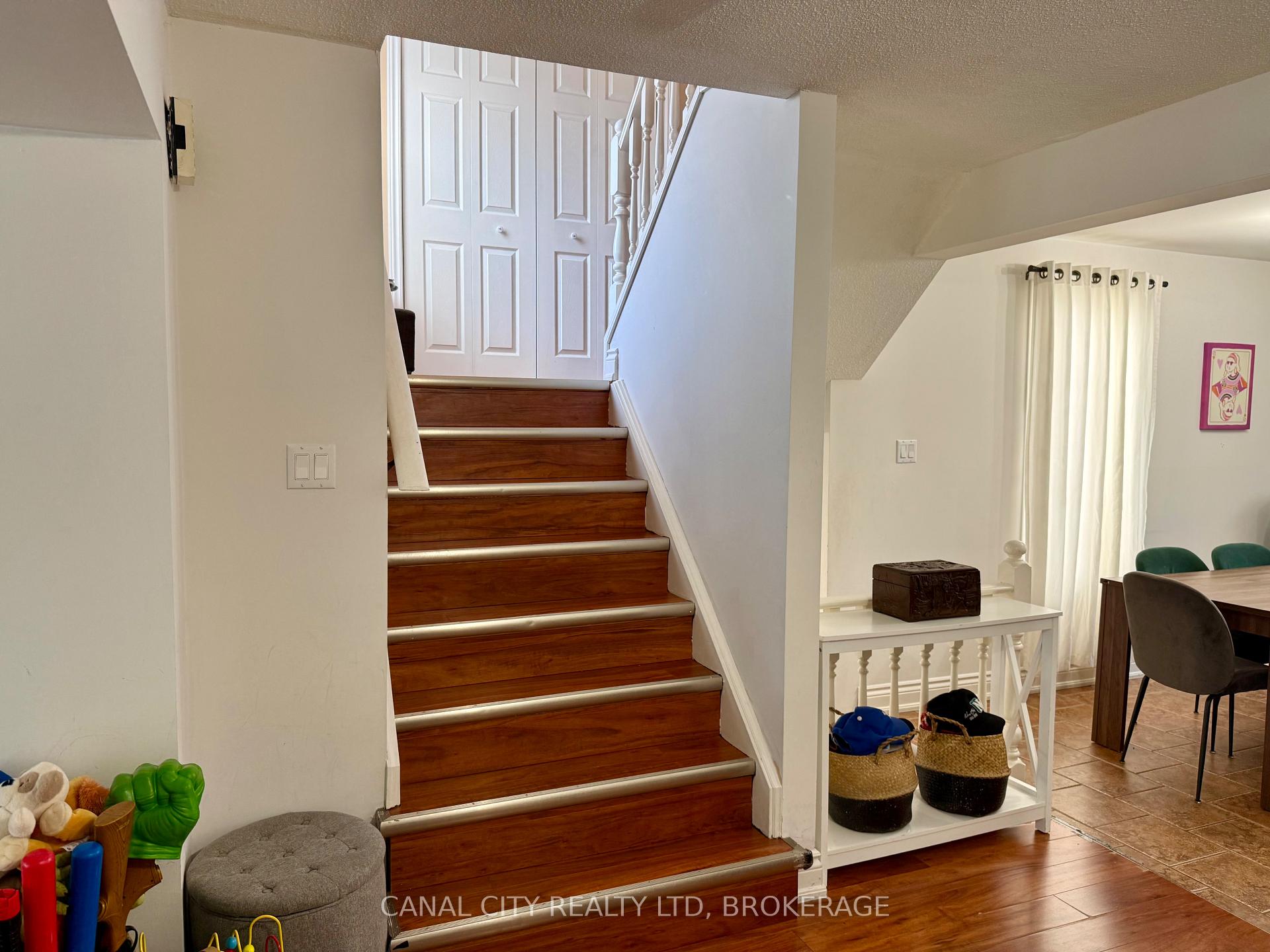 Photo 13 of 29 Baxter Crescent, Thorold, Confederation Heights — HOMEH