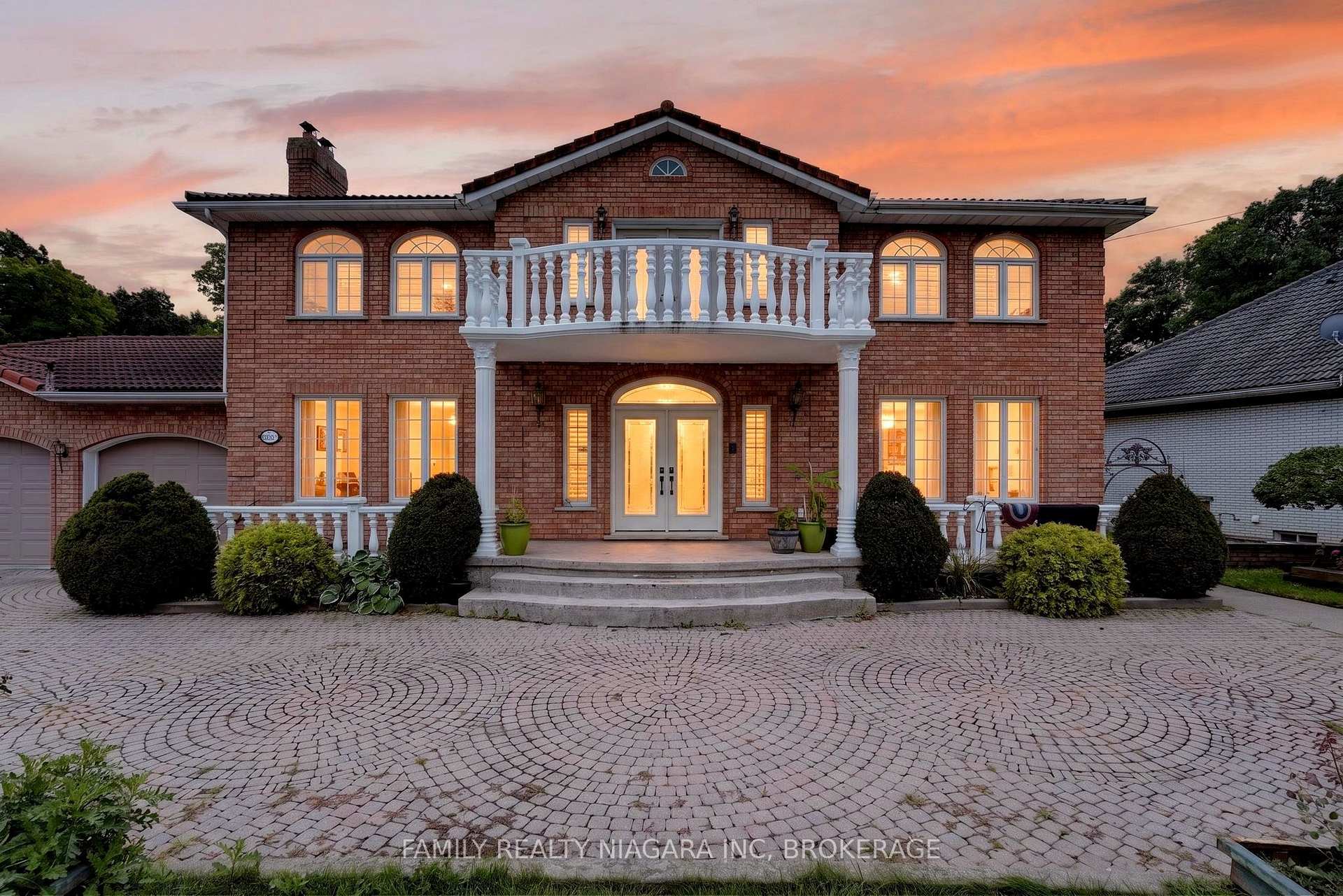 Photo 3 of 6820 Mountain Road, Niagara Falls, Stamford — HOMEH