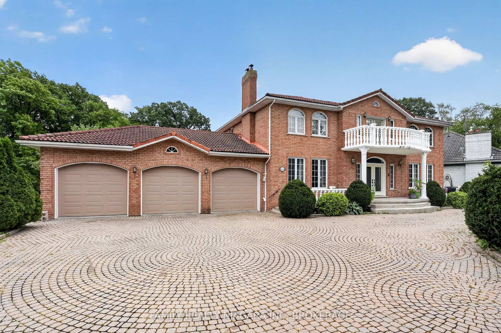 Photo 4 of 6820 Mountain Road, Niagara Falls, Stamford — HOMEH