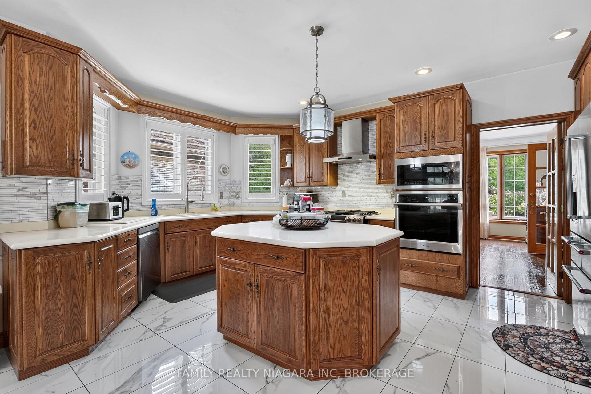 Photo 11 of 6820 Mountain Road, Niagara Falls, Stamford — HOMEH