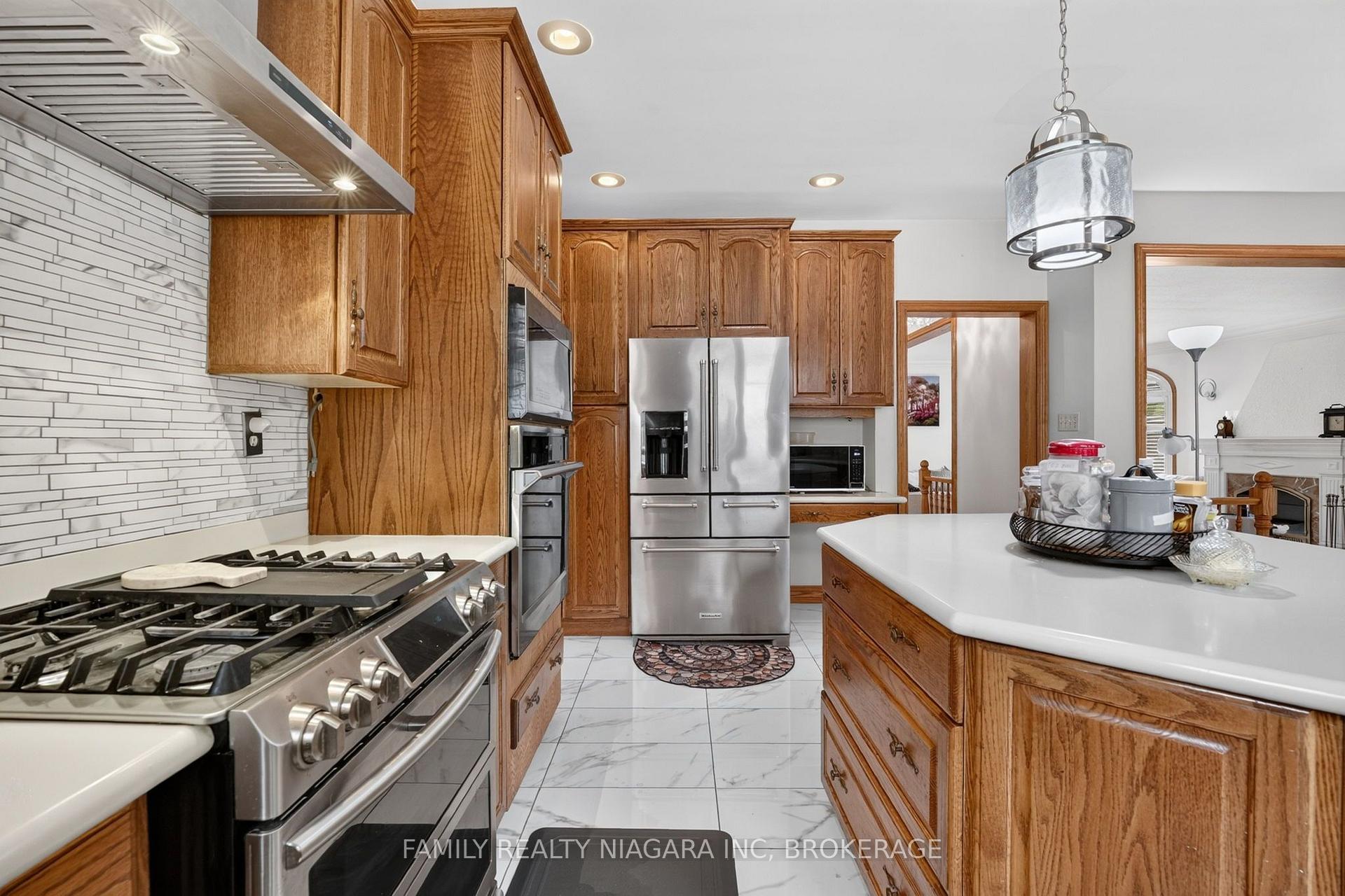 Photo 13 of 6820 Mountain Road, Niagara Falls, Stamford — HOMEH