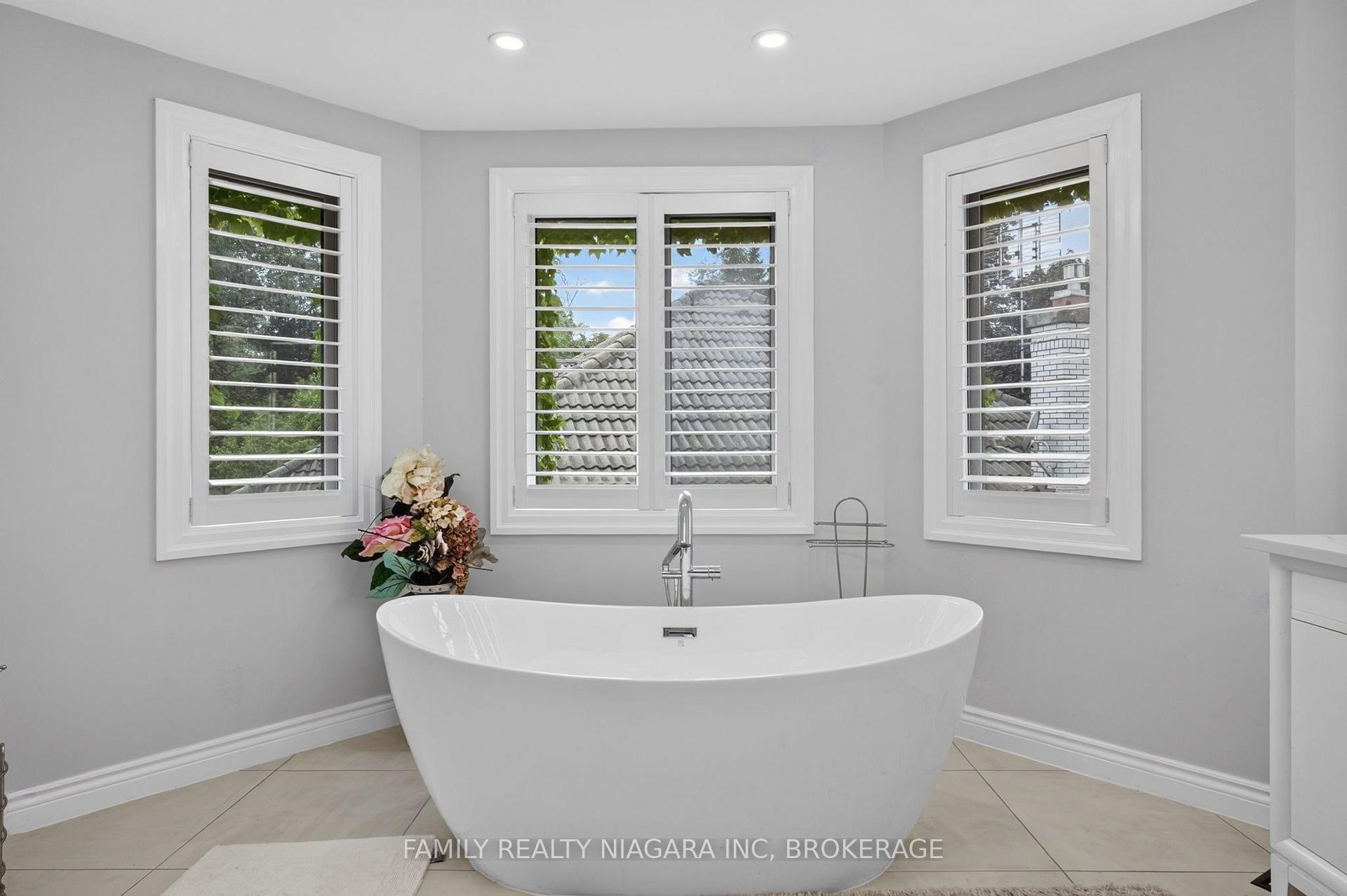 Photo 22 of 6820 Mountain Road, Niagara Falls, Stamford — HOMEH