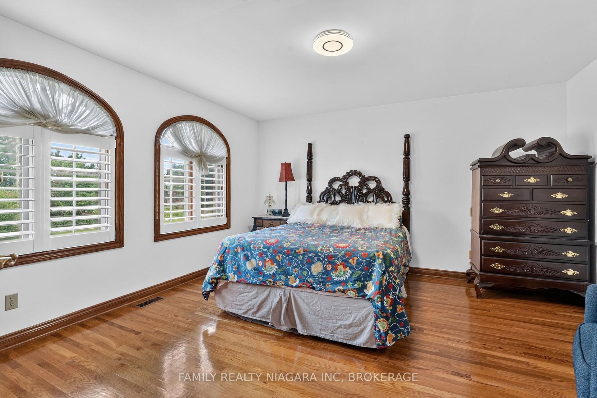 Photo 27 of 6820 Mountain Road, Niagara Falls, Stamford — HOMEH