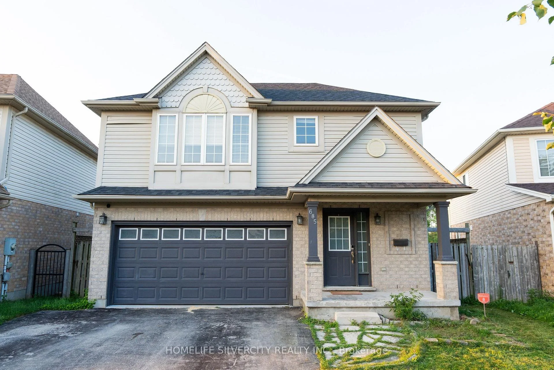 Front of 685 North Leaksdale Circle