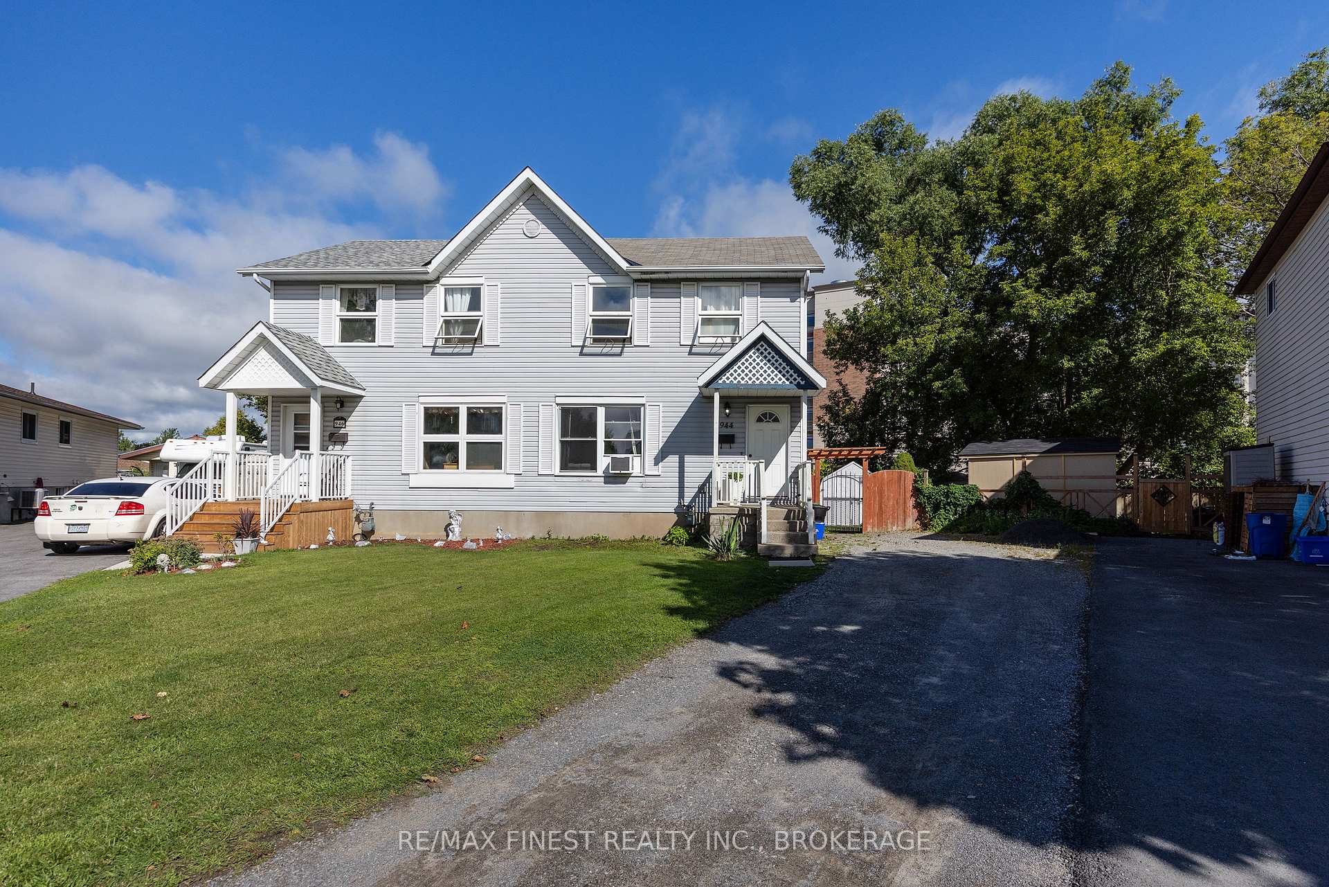 Photo 3 of 944 Uxbridge Crescent, Kingston, East Gardiners Rd — HOMEH