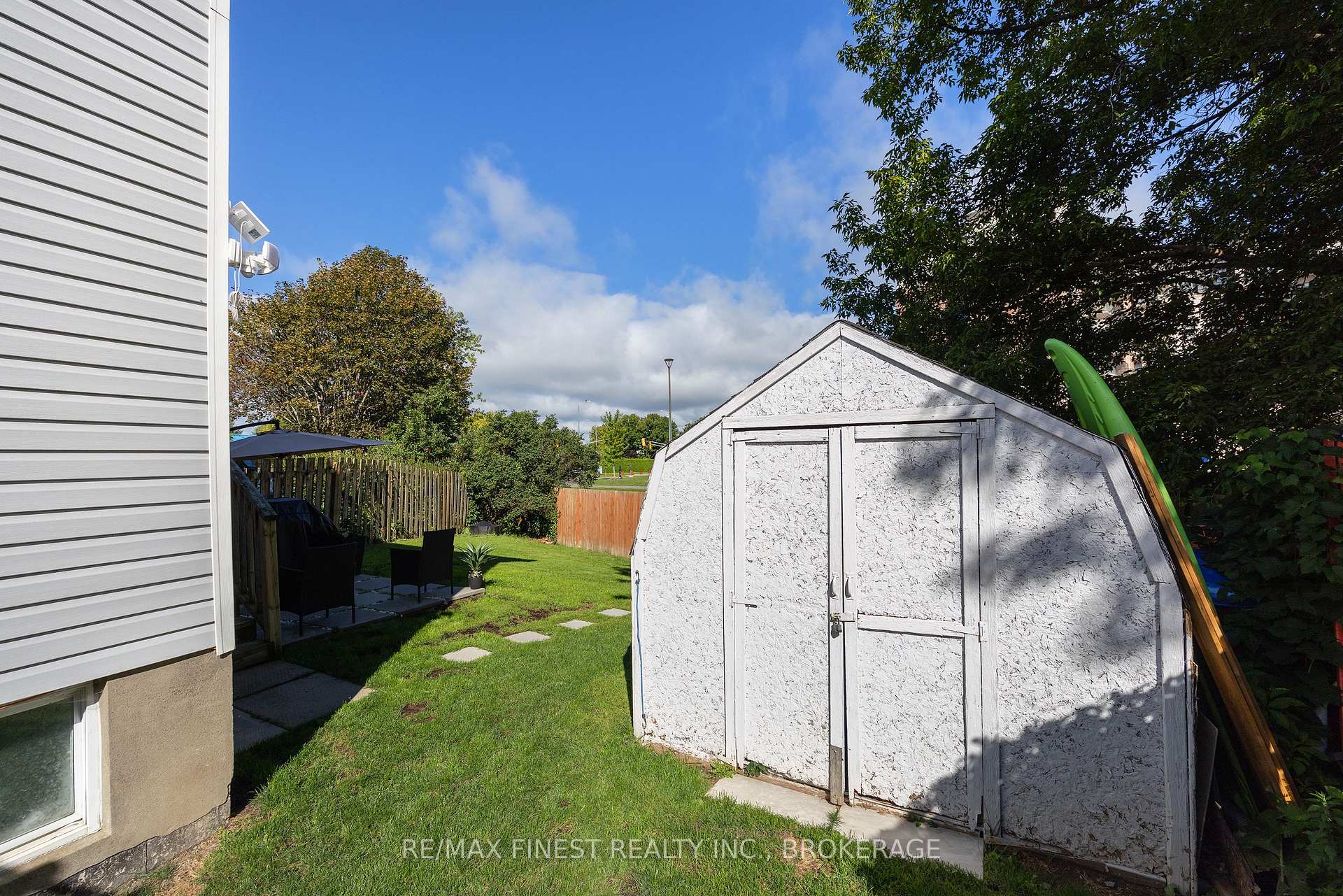 Photo 6 of 944 Uxbridge Crescent, Kingston, East Gardiners Rd — HOMEH