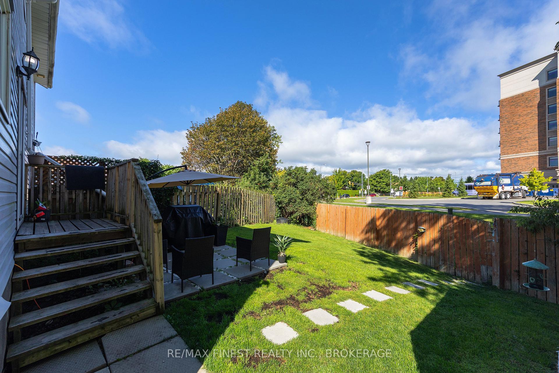 Photo 7 of 944 Uxbridge Crescent, Kingston, East Gardiners Rd — HOMEH