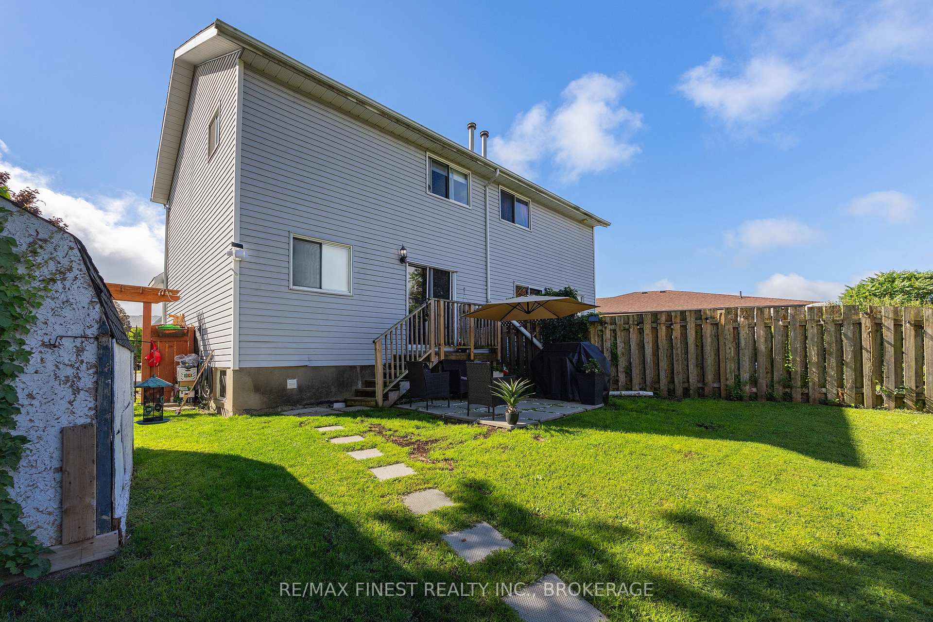 Photo 8 of 944 Uxbridge Crescent, Kingston, East Gardiners Rd — HOMEH