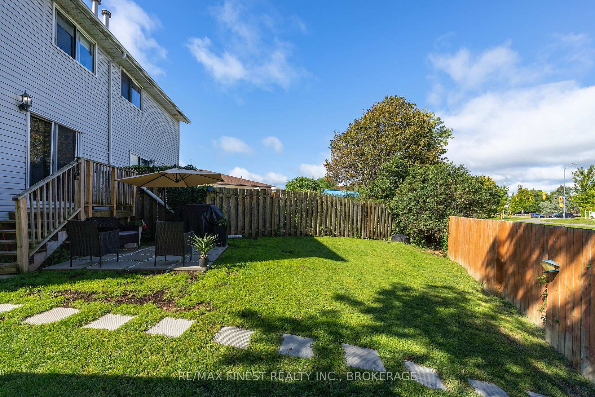 Photo 9 of 944 Uxbridge Crescent, Kingston, East Gardiners Rd — HOMEH