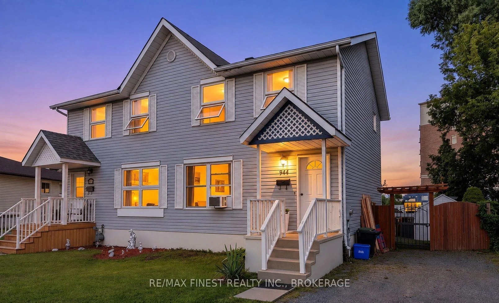 Photo 1 of 944 Uxbridge Crescent, Kingston, East Gardiners Rd — HOMEH