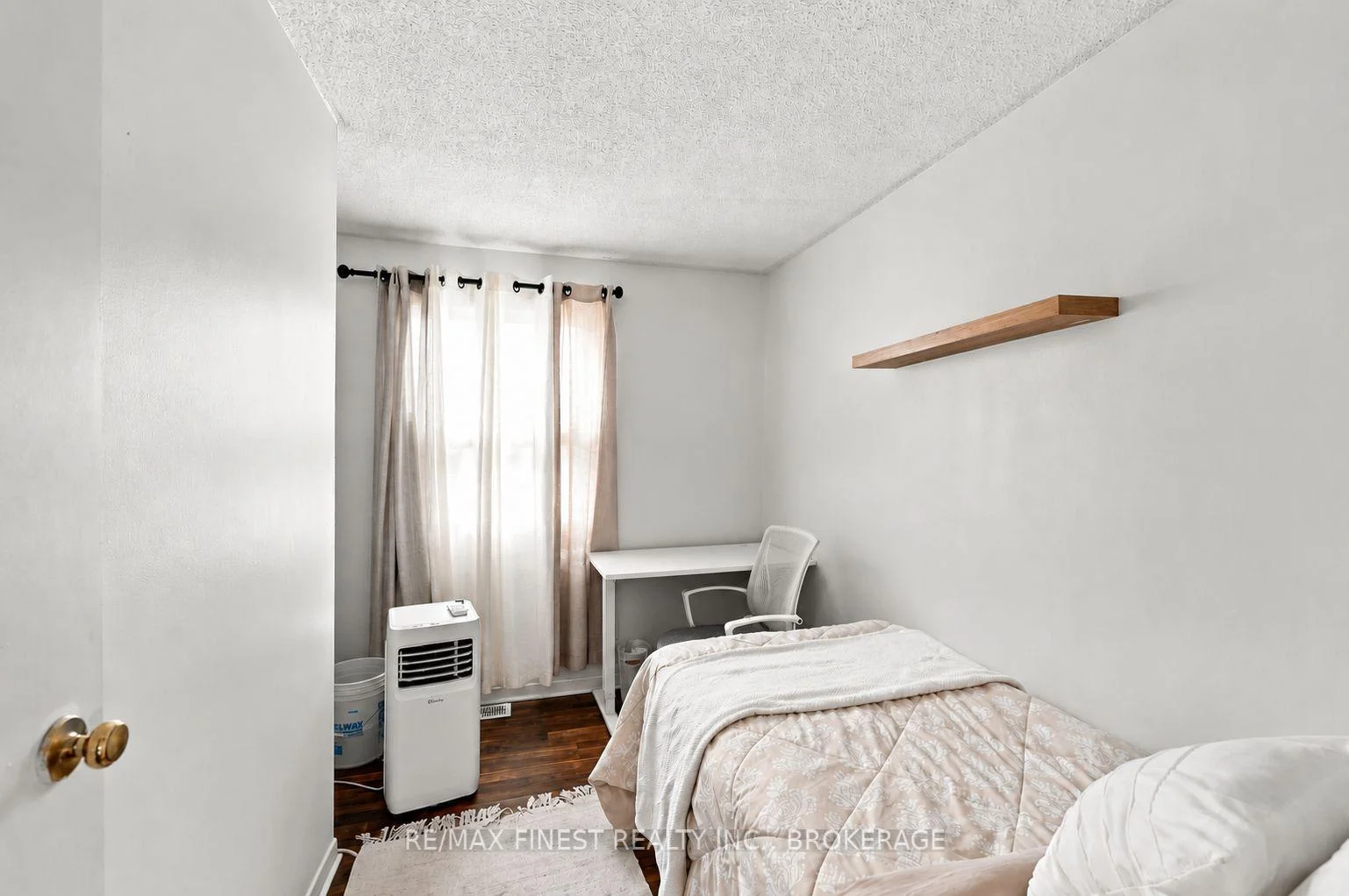 Photo 27 of 944 Uxbridge Crescent, Kingston, East Gardiners Rd — HOMEH