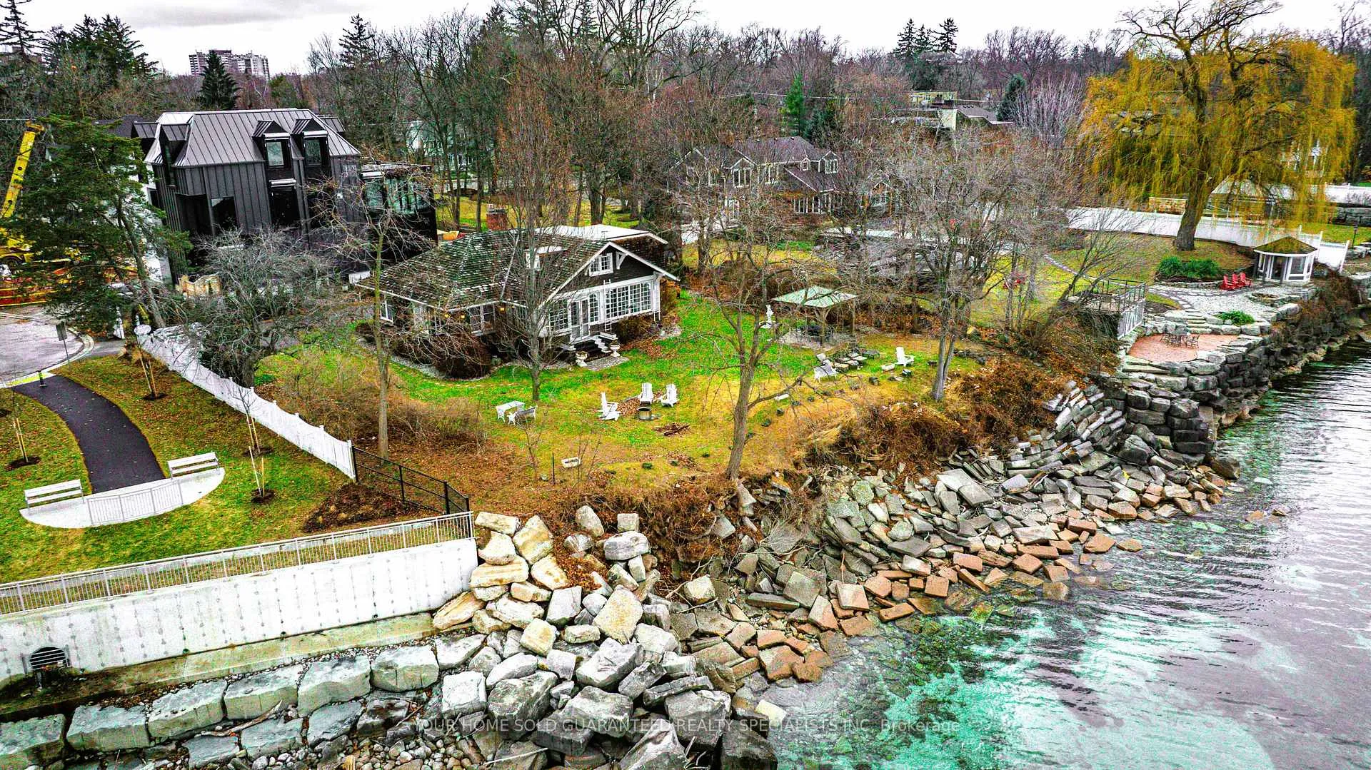 Photo 2 of 227 Green Street, Burlington, Brant — HOMEH
