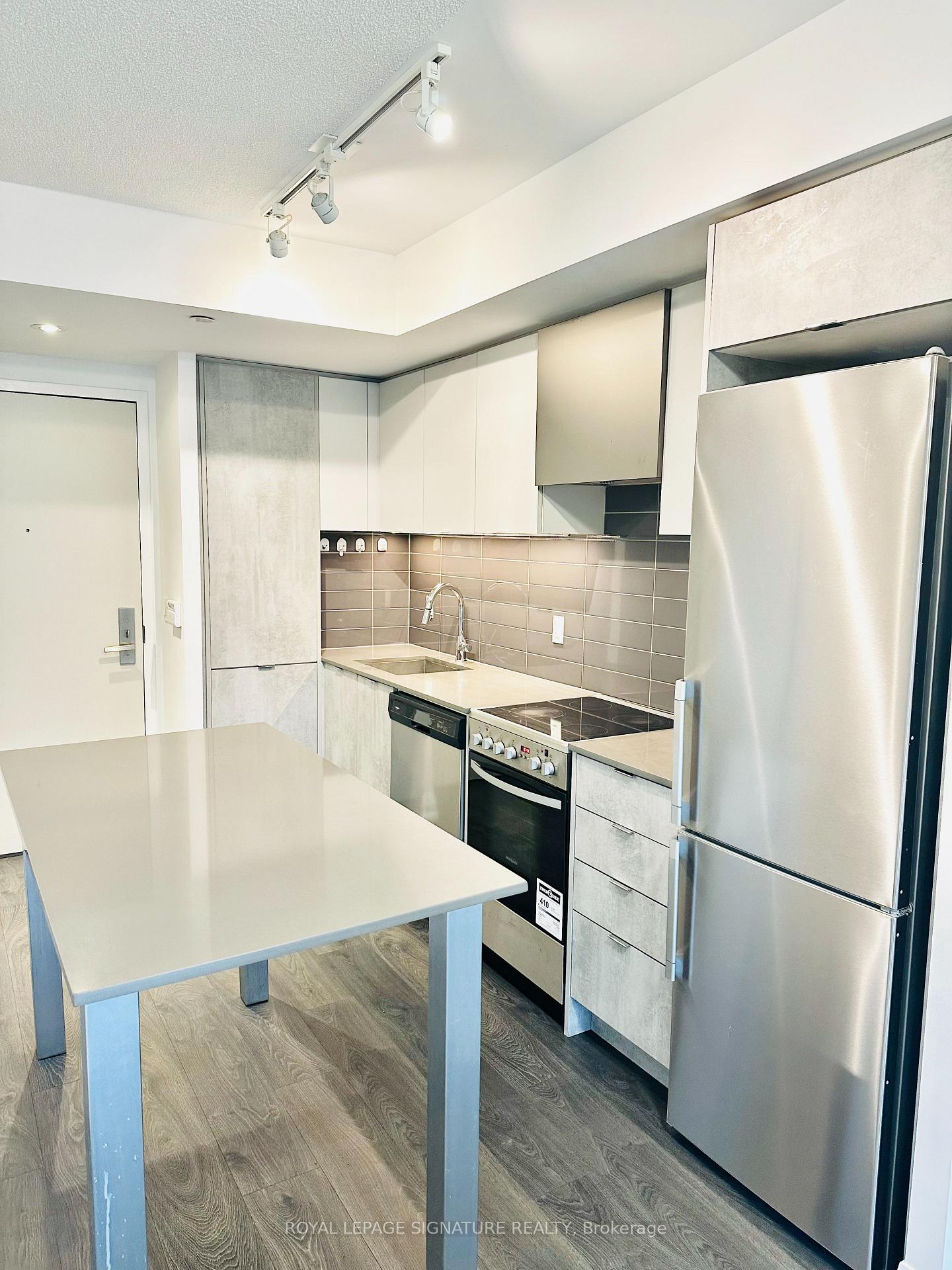 Photo 6 of Unit 1704, 30 Gibbs Road, Etobicoke, Islington-City Centre West — HOMEH