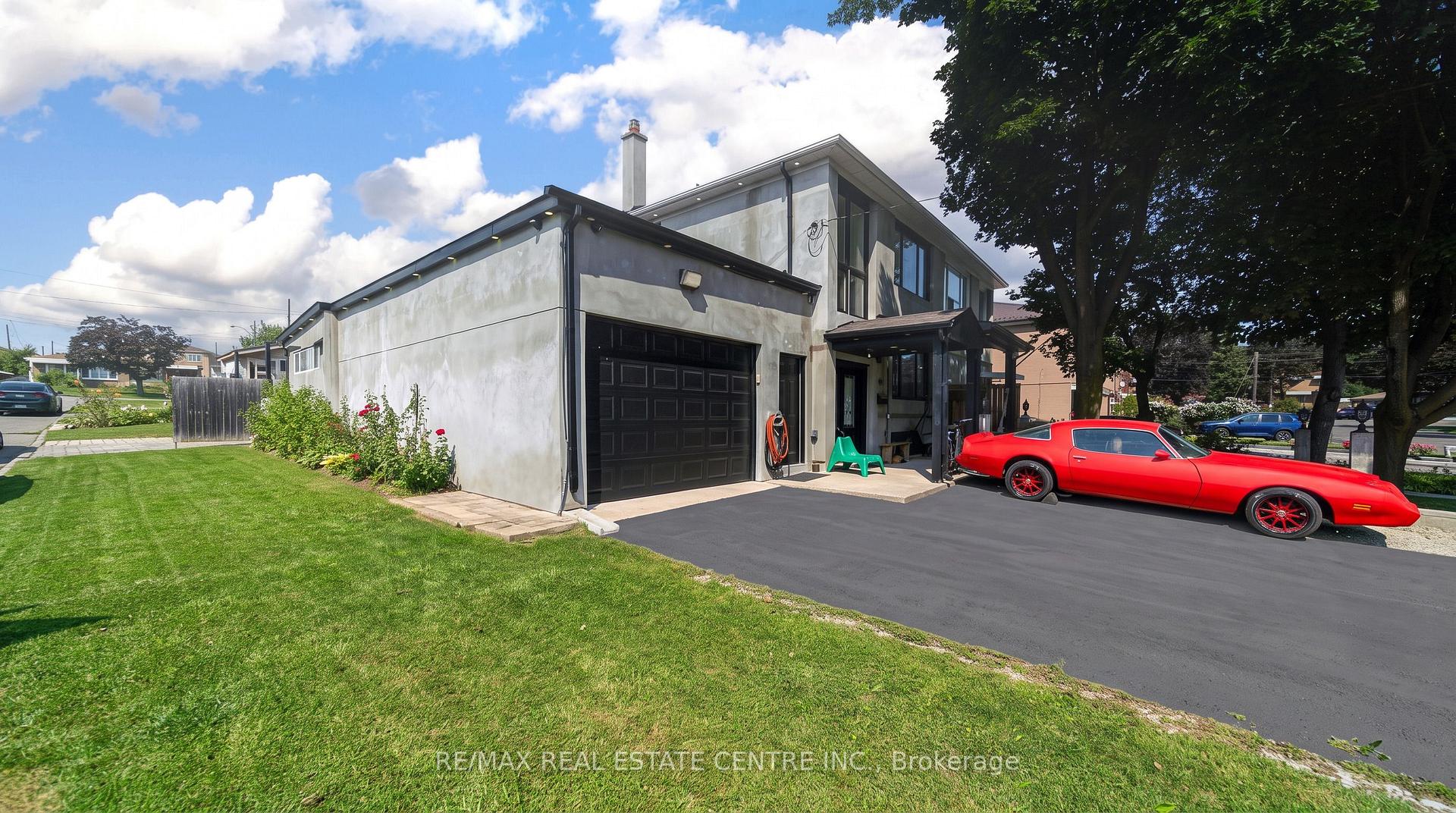 Photo 3 of 22 Neames Crescent, North York, Downsview-Roding-CFB — HOMEH