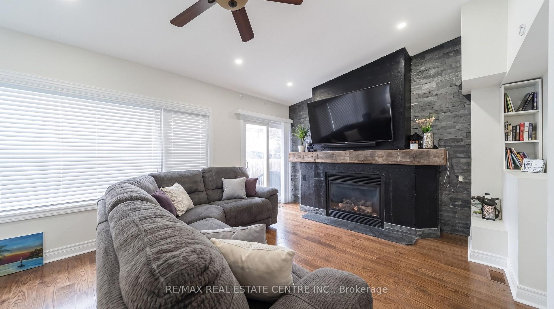 Photo 7 of 22 Neames Crescent, North York, Downsview-Roding-CFB — HOMEH