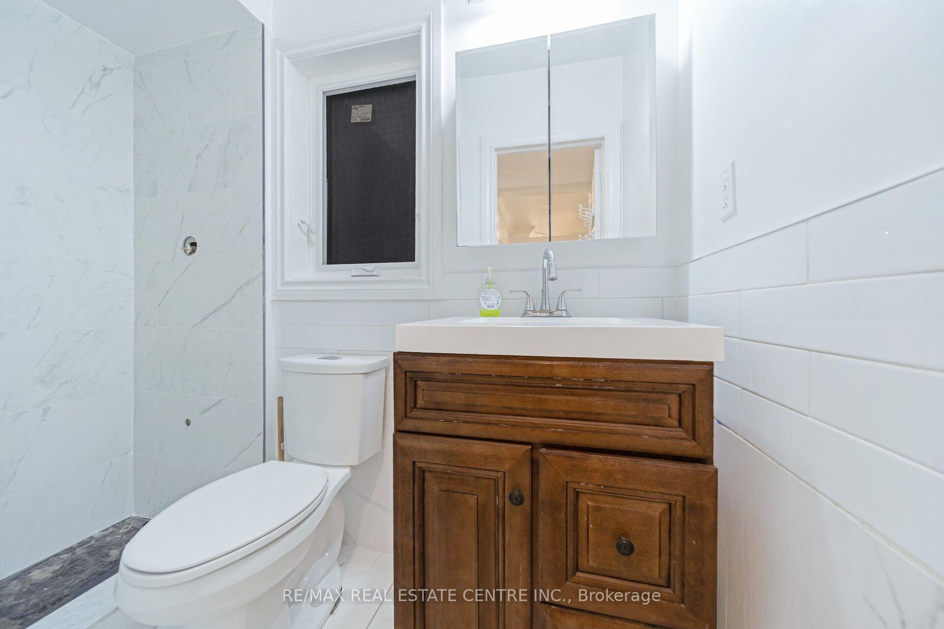 Photo 11 of 22 Neames Crescent, North York, Downsview-Roding-CFB — HOMEH
