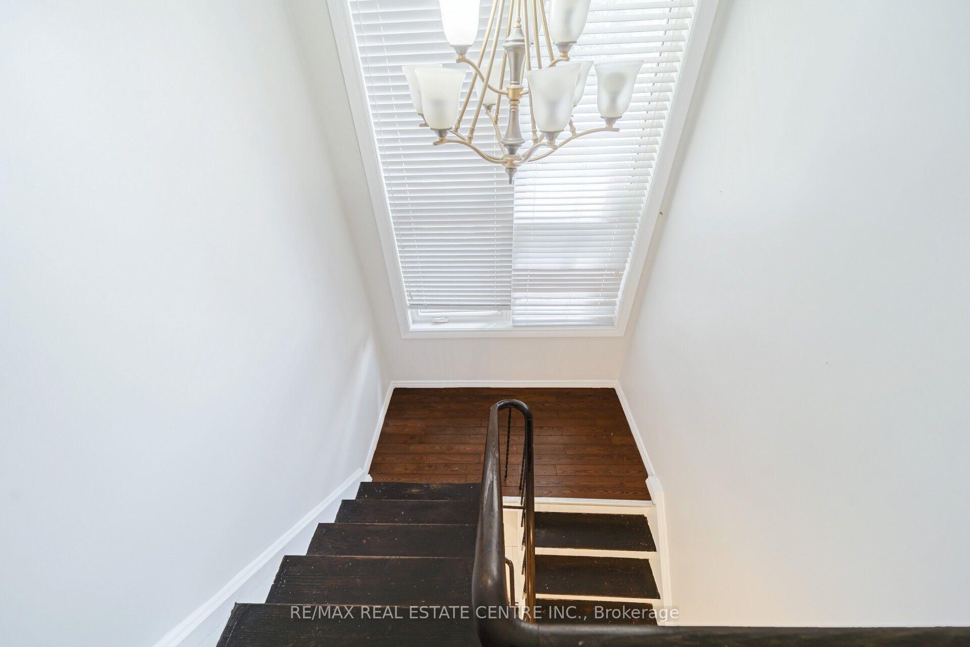Photo 13 of 22 Neames Crescent, North York, Downsview-Roding-CFB — HOMEH