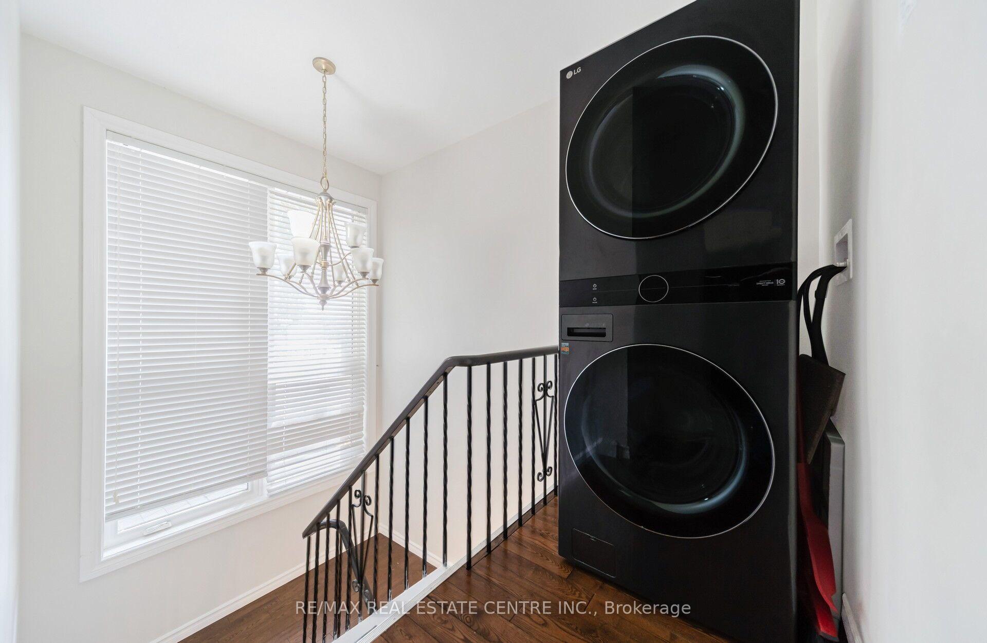 Photo 14 of 22 Neames Crescent, North York, Downsview-Roding-CFB — HOMEH