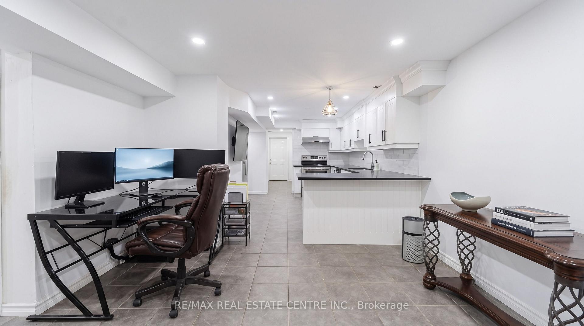 Photo 20 of 22 Neames Crescent, North York, Downsview-Roding-CFB — HOMEH