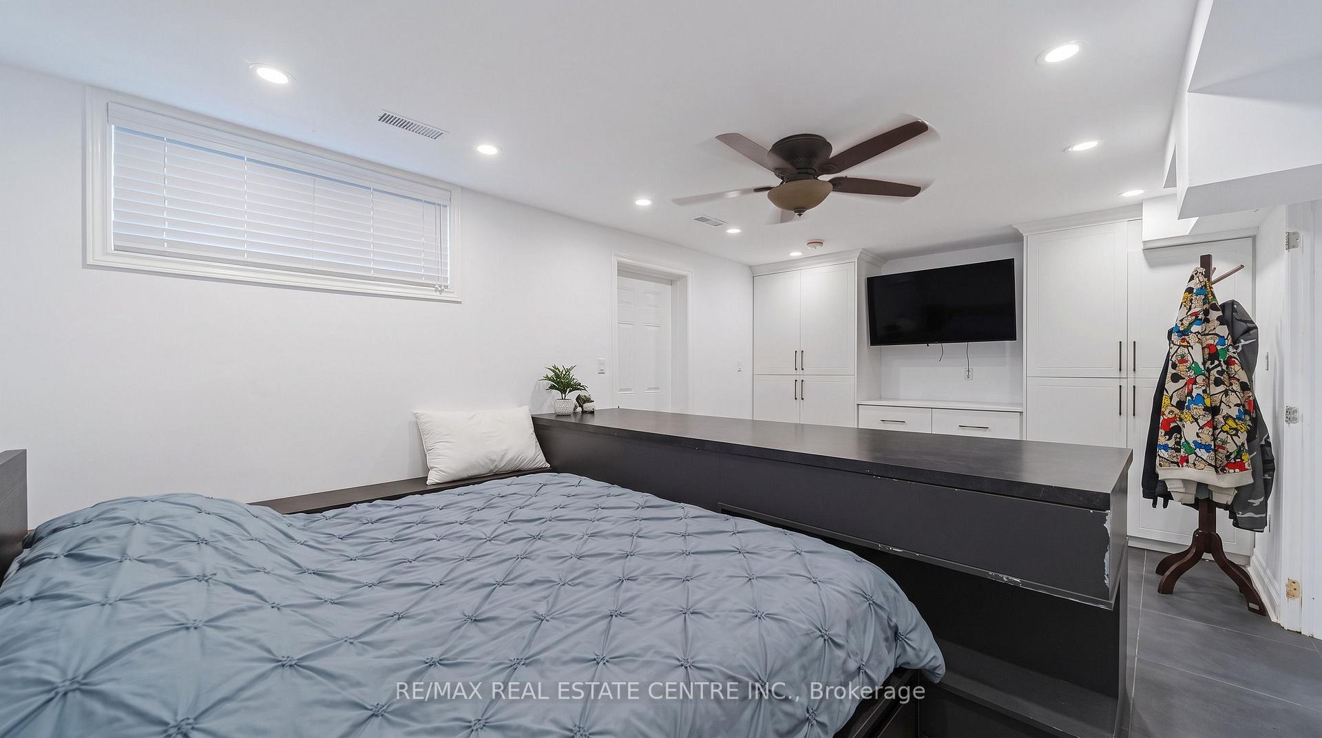 Photo 23 of 22 Neames Crescent, North York, Downsview-Roding-CFB — HOMEH