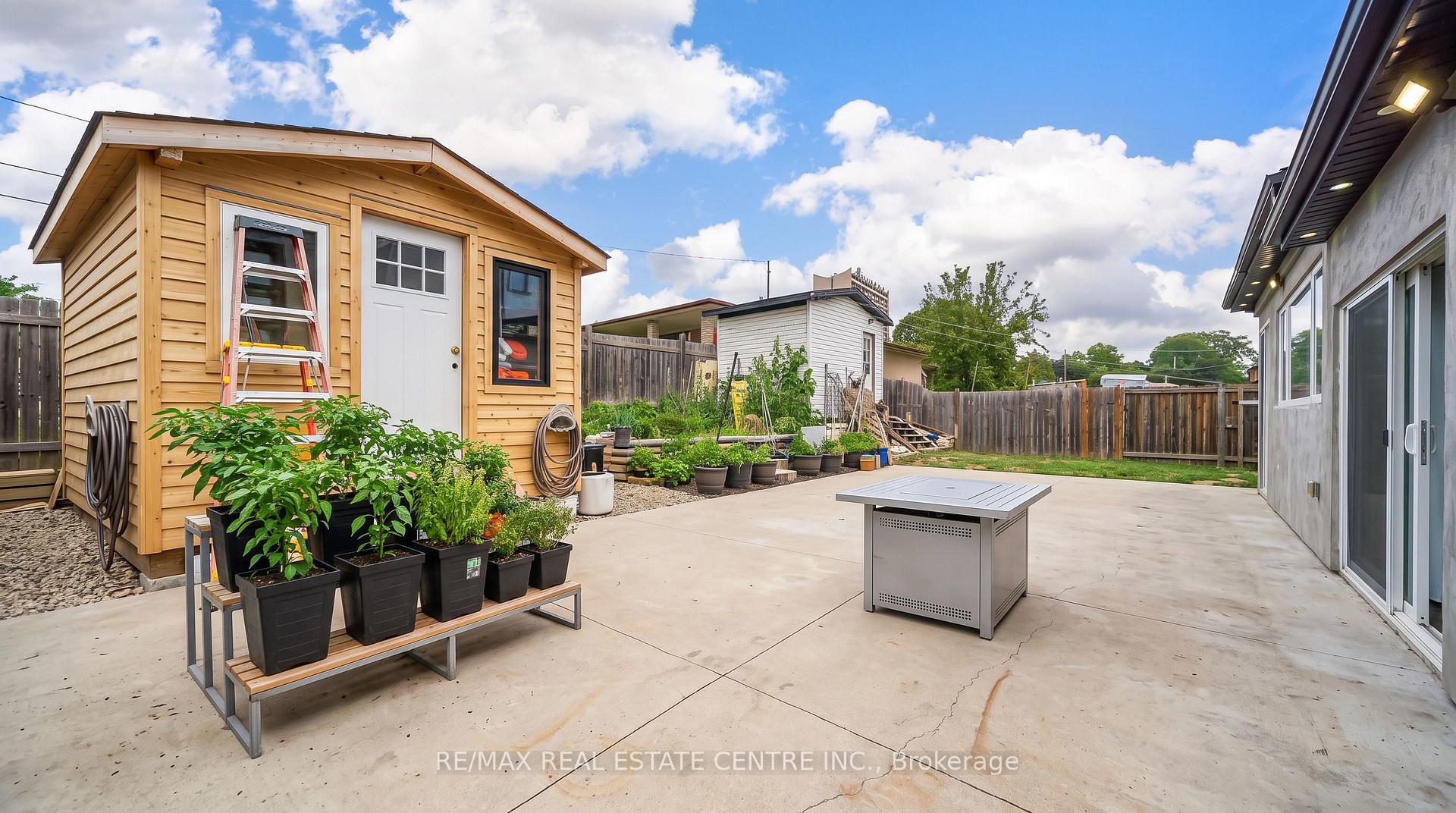 Photo 25 of 22 Neames Crescent, North York, Downsview-Roding-CFB — HOMEH