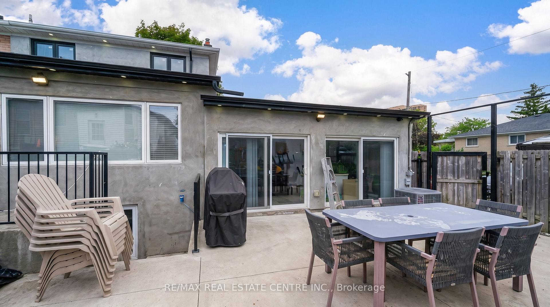 Photo 26 of 22 Neames Crescent, North York, Downsview-Roding-CFB — HOMEH