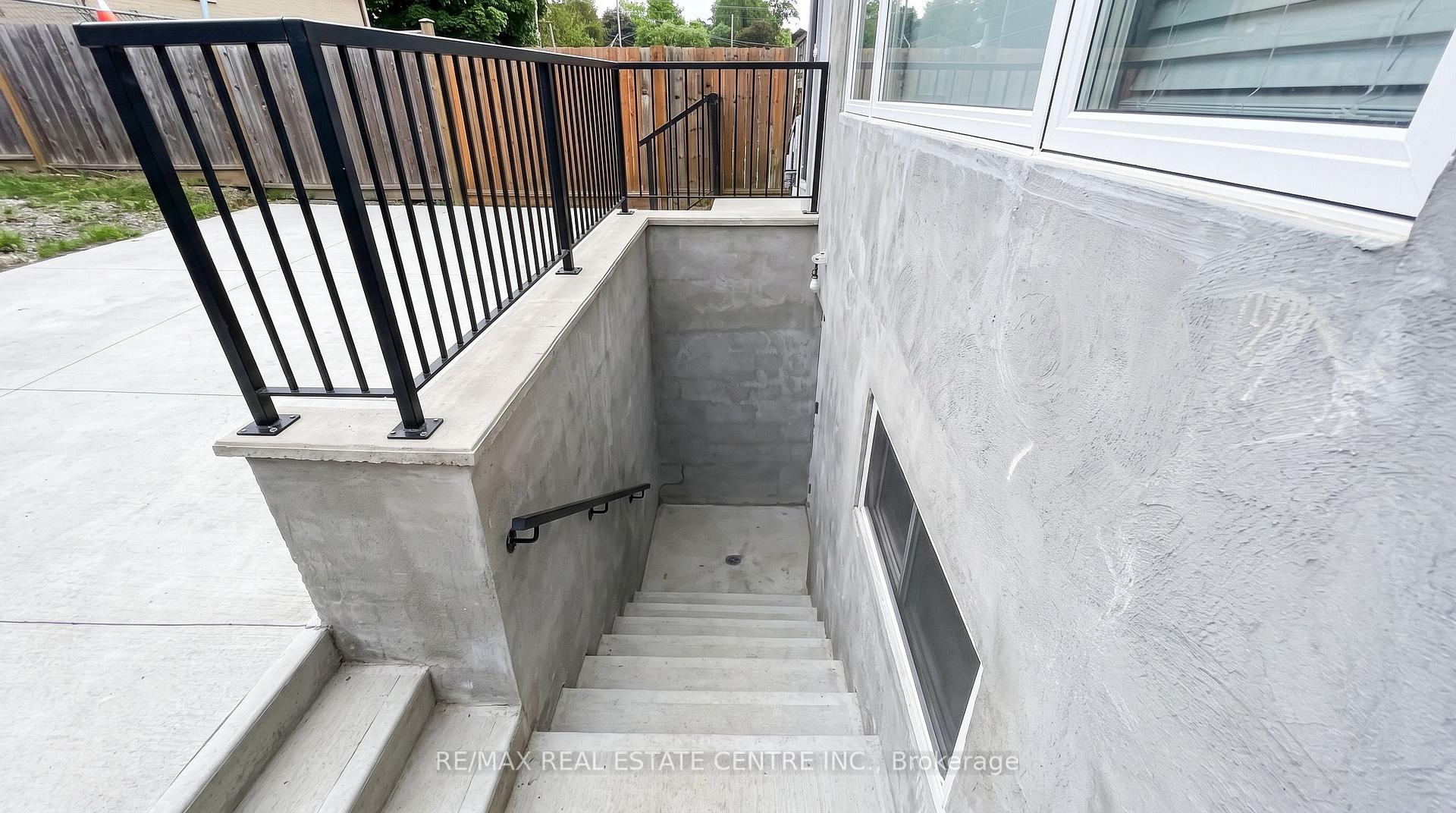 Photo 27 of 22 Neames Crescent, North York, Downsview-Roding-CFB — HOMEH