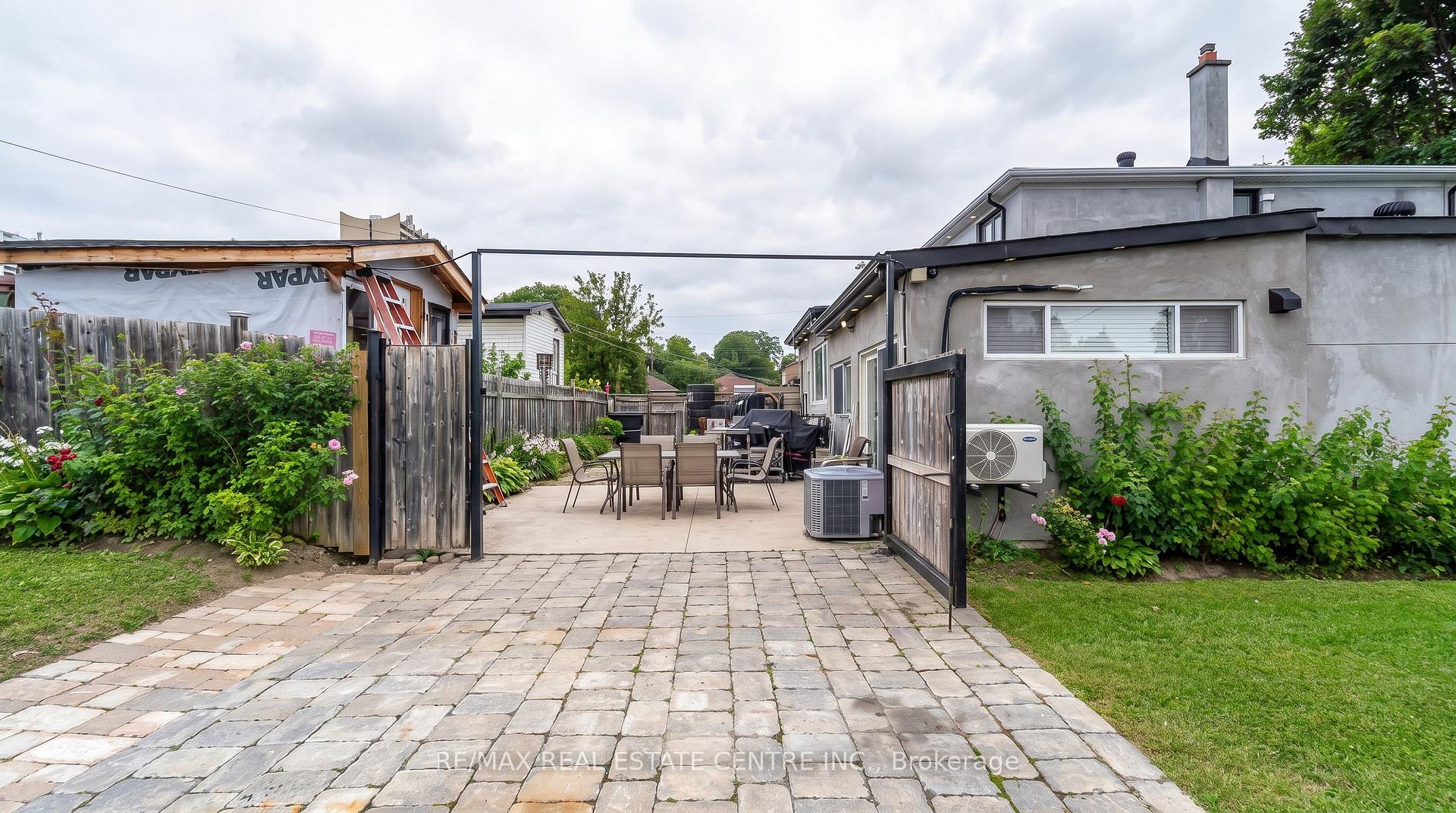 Photo 28 of 22 Neames Crescent, North York, Downsview-Roding-CFB — HOMEH