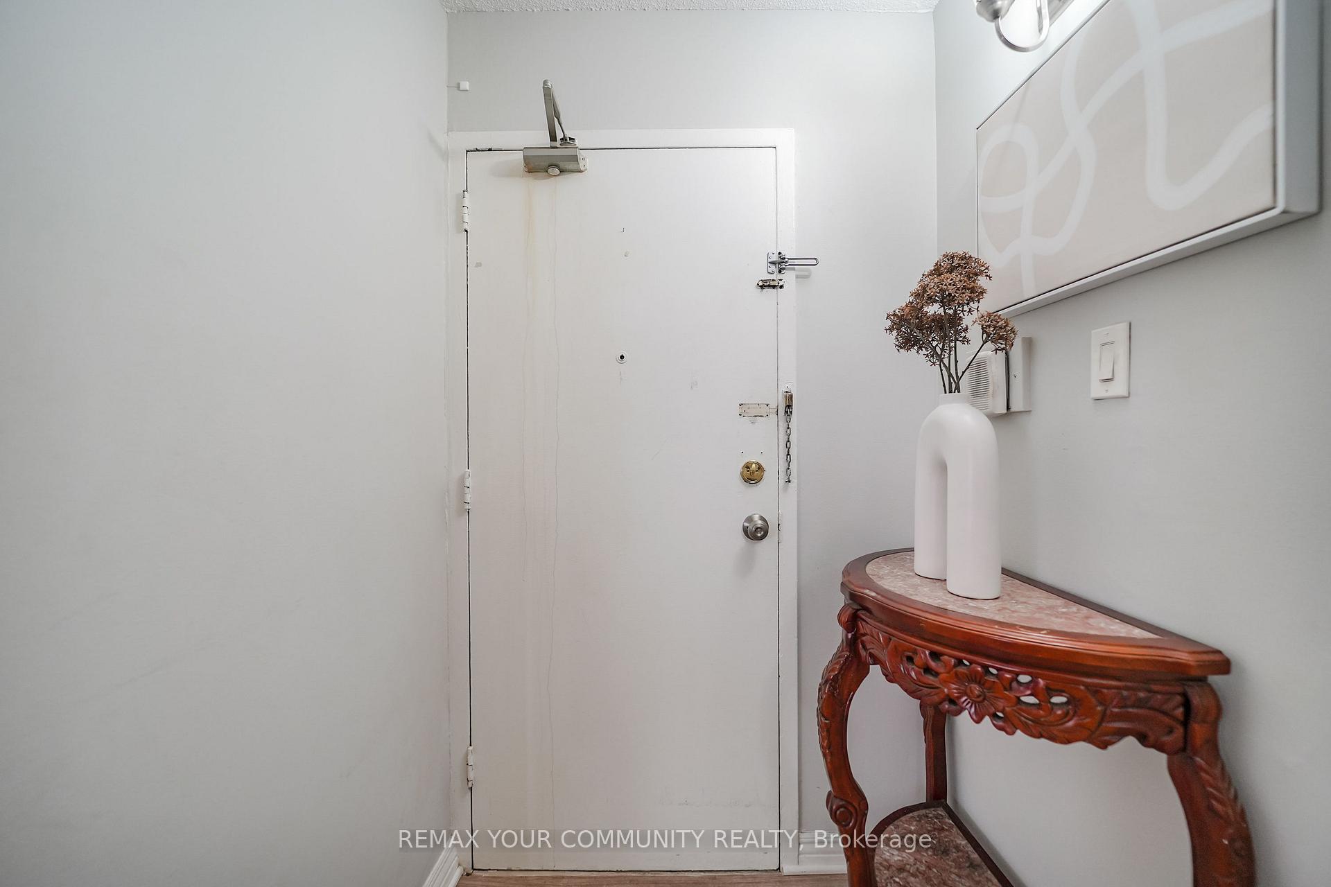 Photo 9 of Unit 1105, 100 Leeward Glenway, Toronto, Flemingdon Park — HOMEH