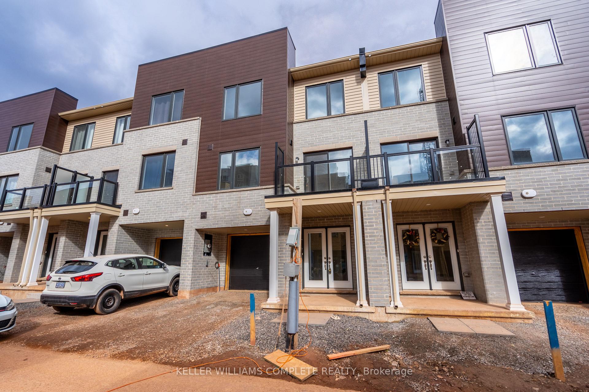 Photo 3 of 23 Dryden Lane, Hamilton, McQuesten — HOMEH