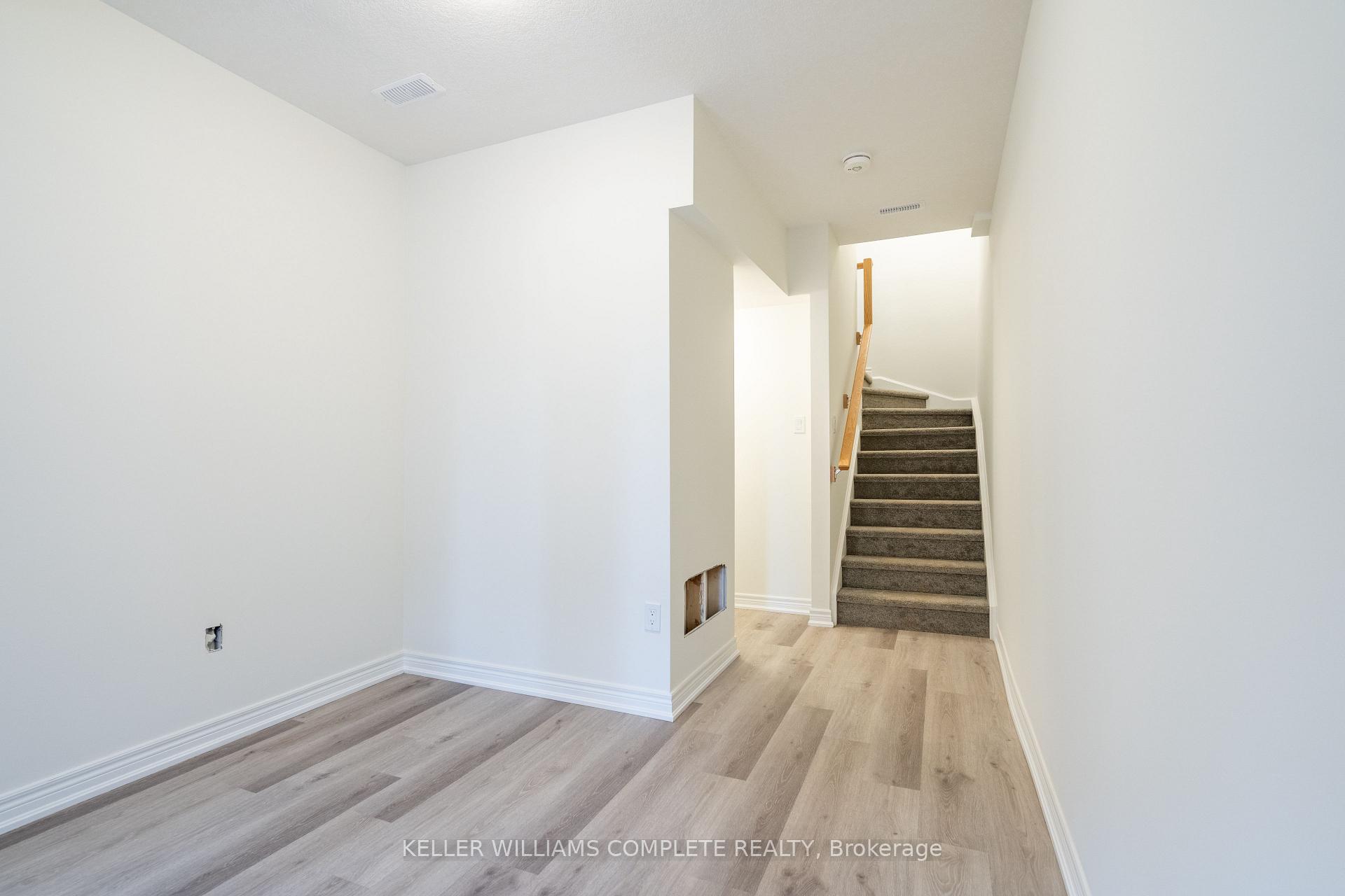 Photo 7 of 23 Dryden Lane, Hamilton, McQuesten — HOMEH