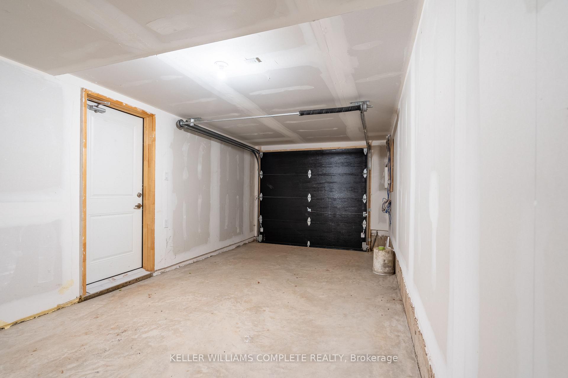 Photo 10 of 23 Dryden Lane, Hamilton, McQuesten — HOMEH