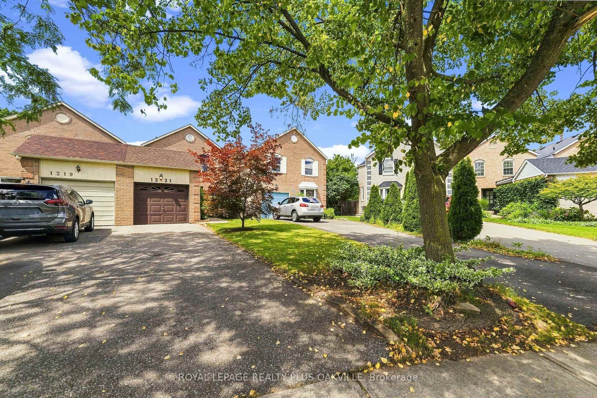 Photo 2 of 1221 Hedgestone Crescent, Oakville, Glen Abbey — HOMEH