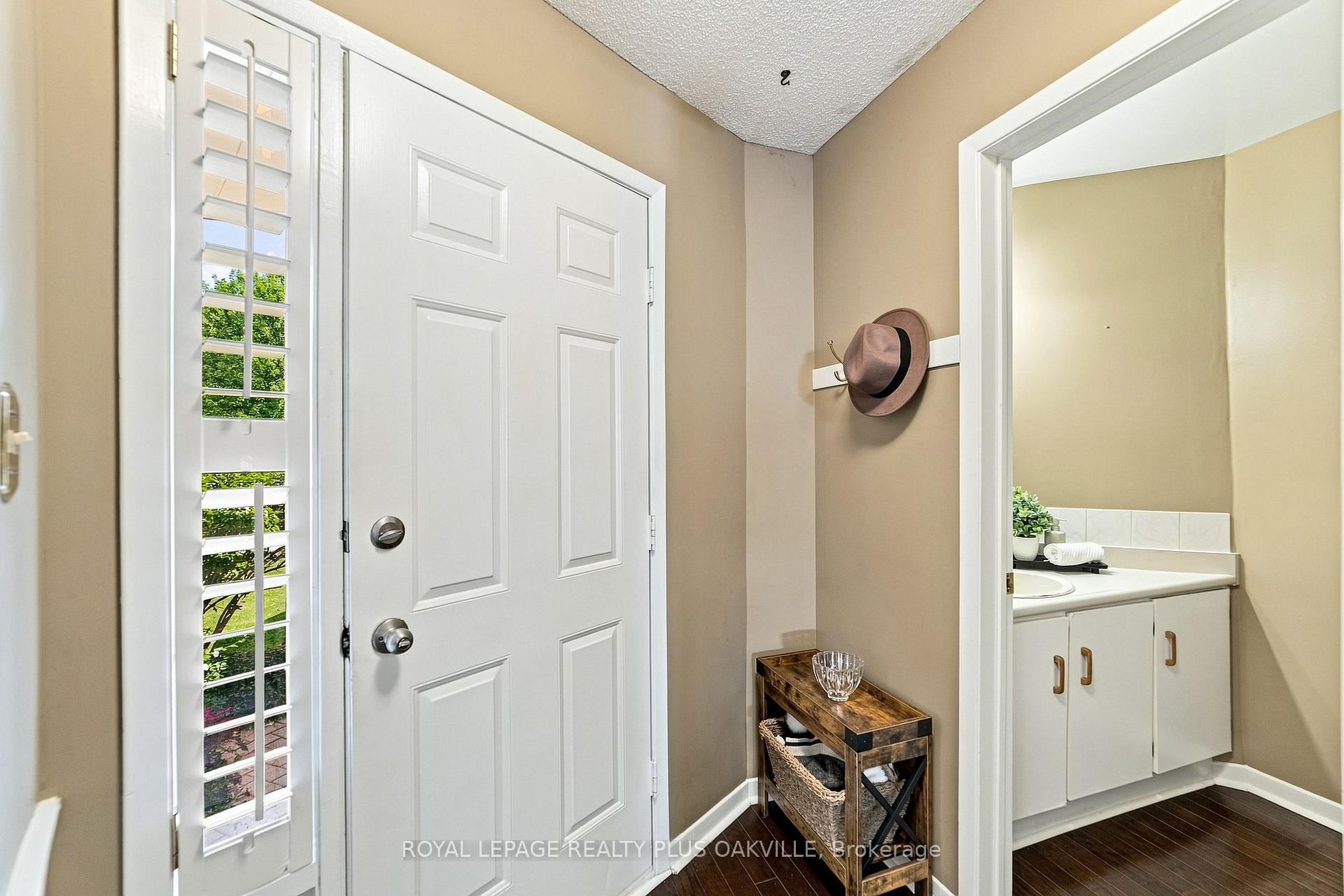 Photo 4 of 1221 Hedgestone Crescent, Oakville, Glen Abbey — HOMEH