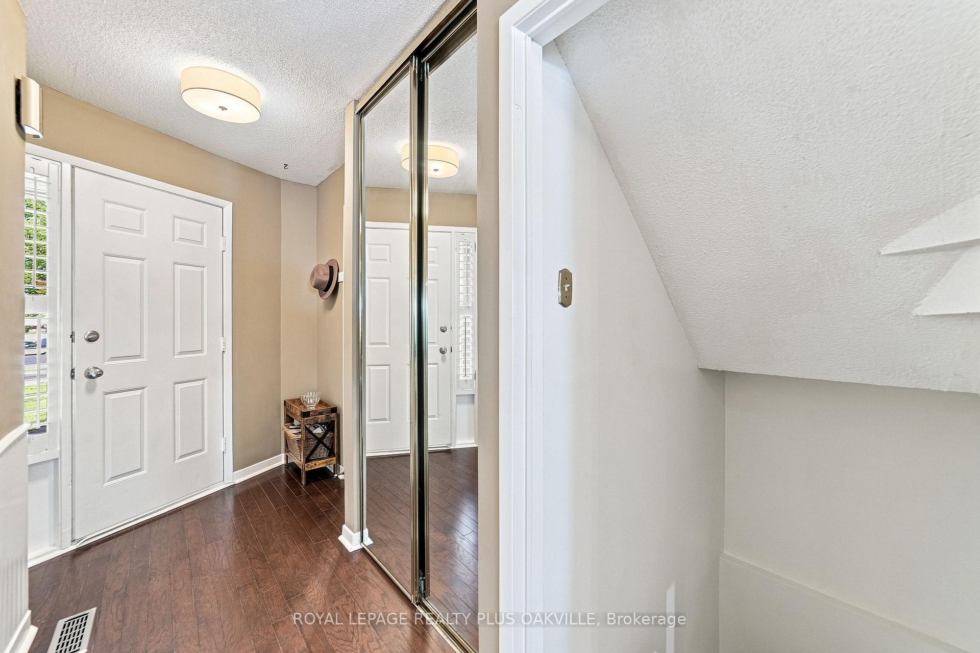 Photo 6 of 1221 Hedgestone Crescent, Oakville, Glen Abbey — HOMEH