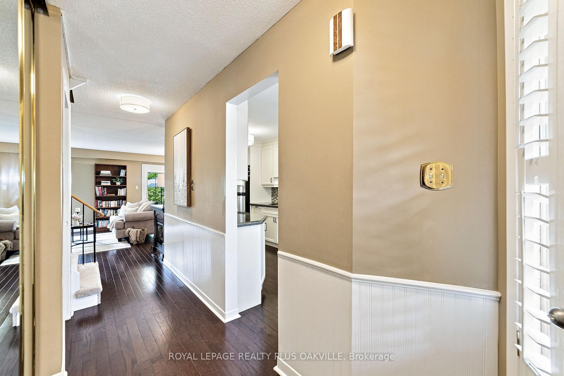 Photo 7 of 1221 Hedgestone Crescent, Oakville, Glen Abbey — HOMEH