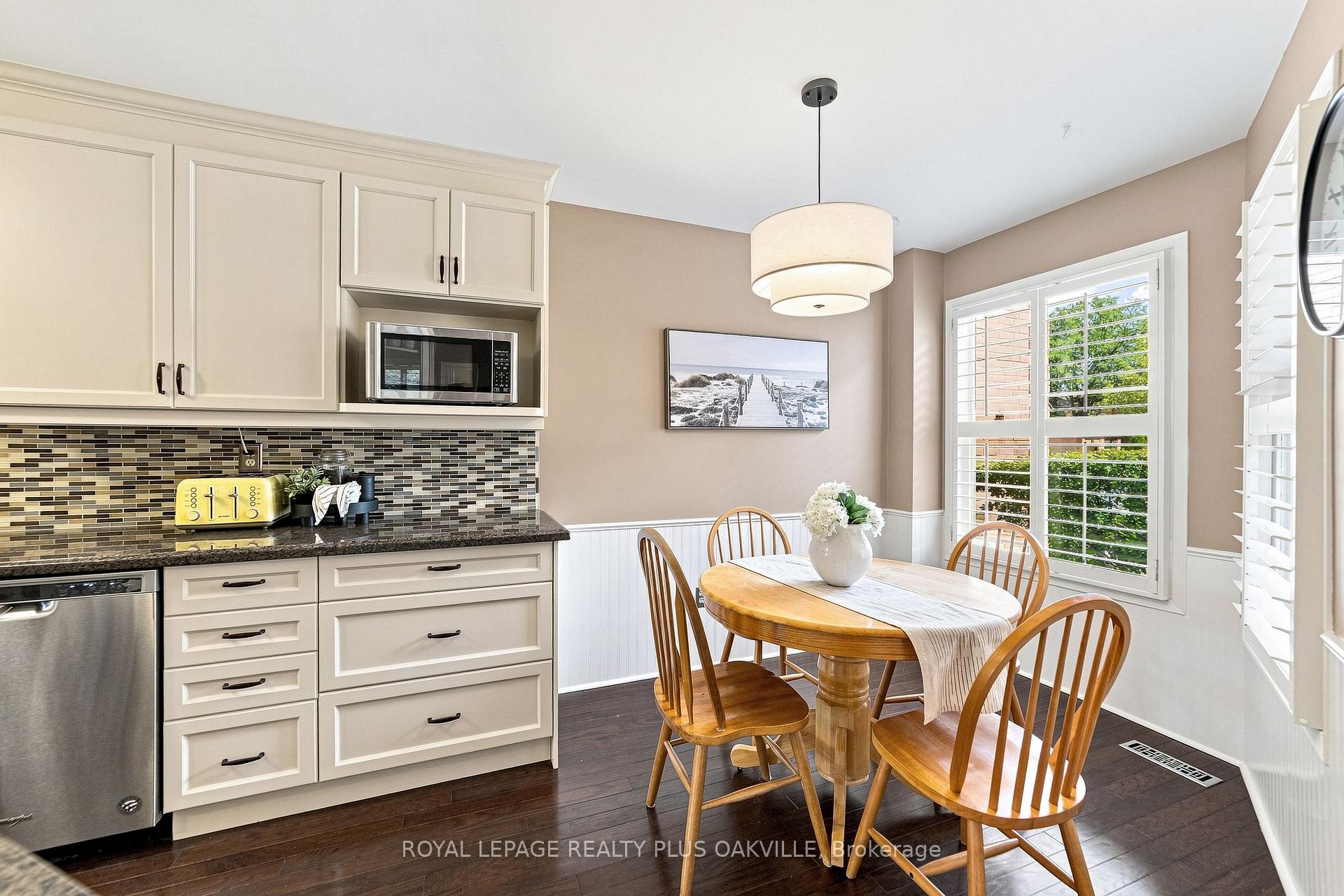 Photo 8 of 1221 Hedgestone Crescent, Oakville, Glen Abbey — HOMEH