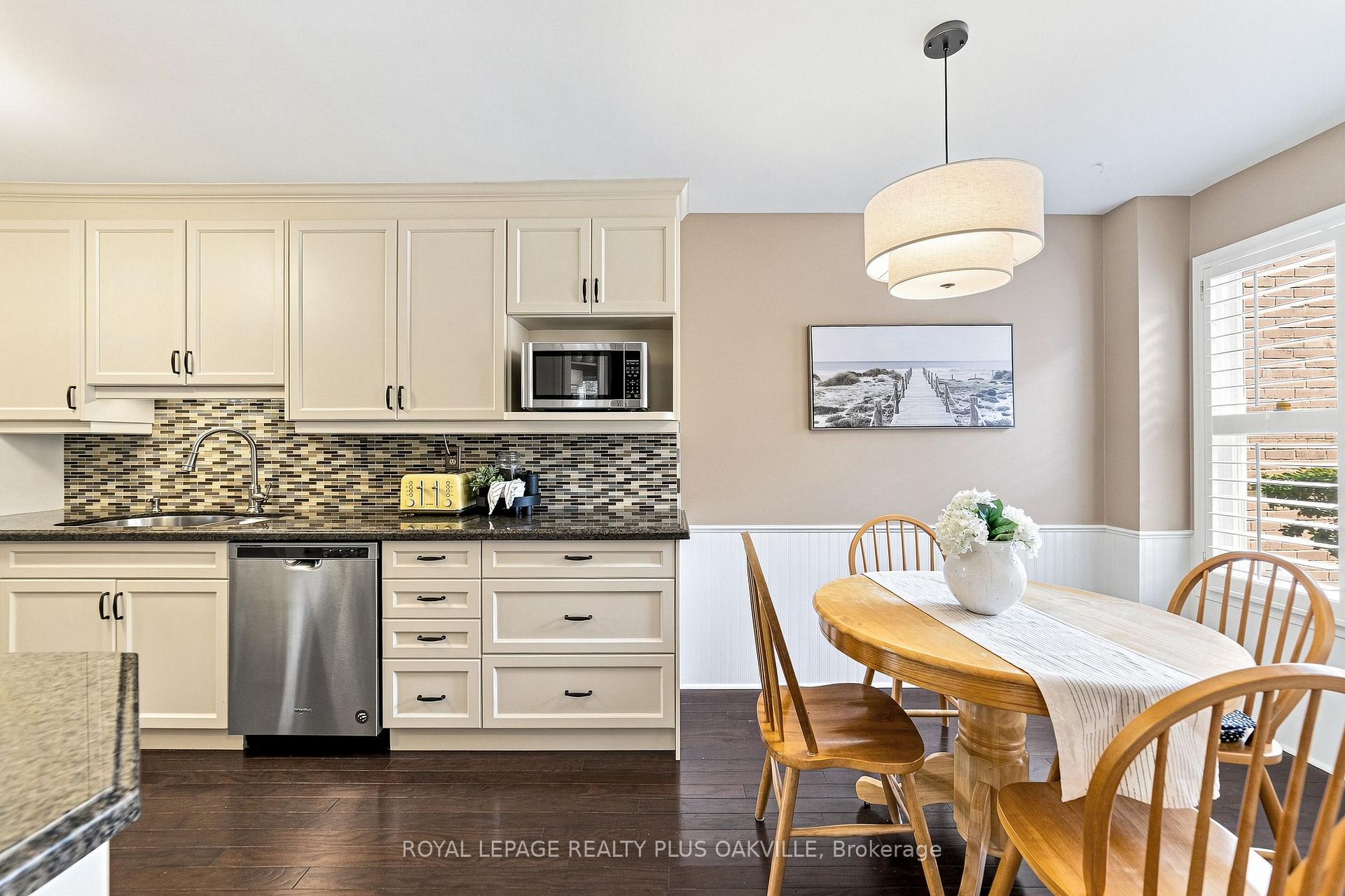Photo 9 of 1221 Hedgestone Crescent, Oakville, Glen Abbey — HOMEH